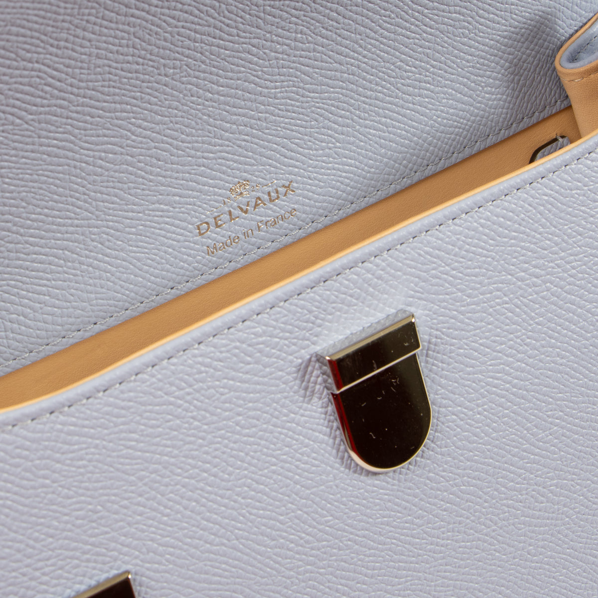 Shop this authentic Delvaux Tempete To Go blue Brume pre-loved on Labellov.com