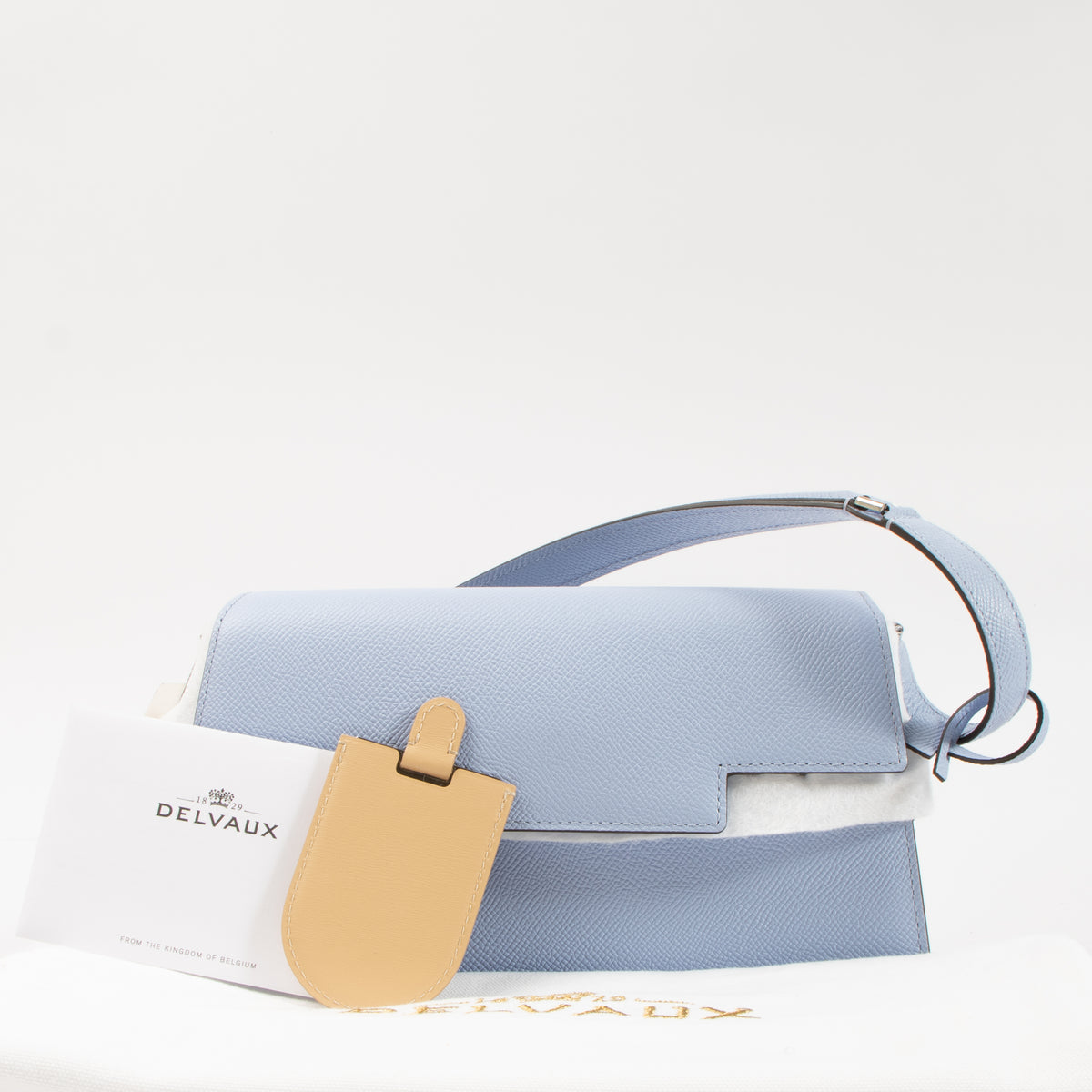 Shop this authentic Delvaux Tempete To Go blue Brume pre-loved on Labellov.com