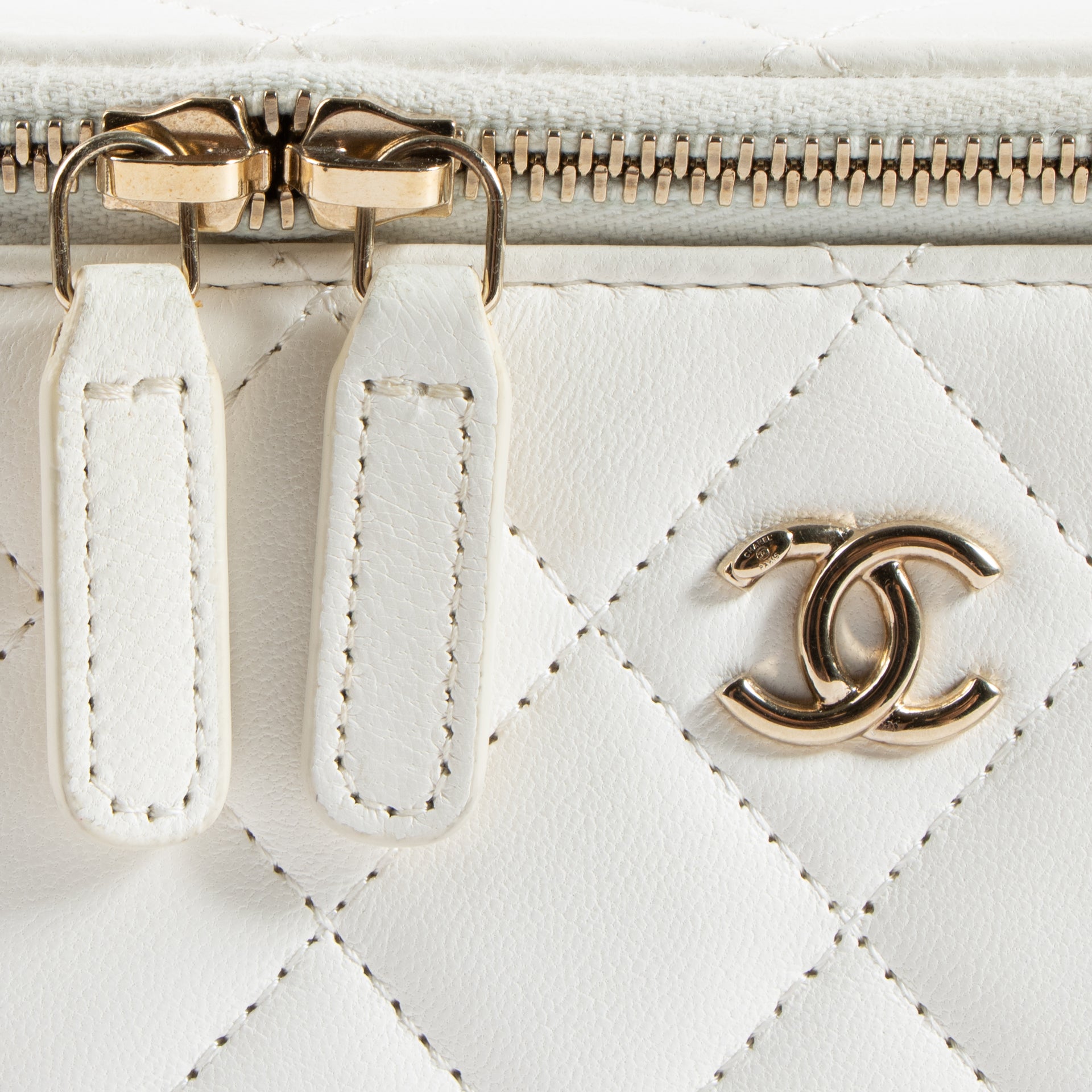 Shop the authentic Chanel White Pearl Crush Vanity Chain Shoulder Bag on Labellov.com !