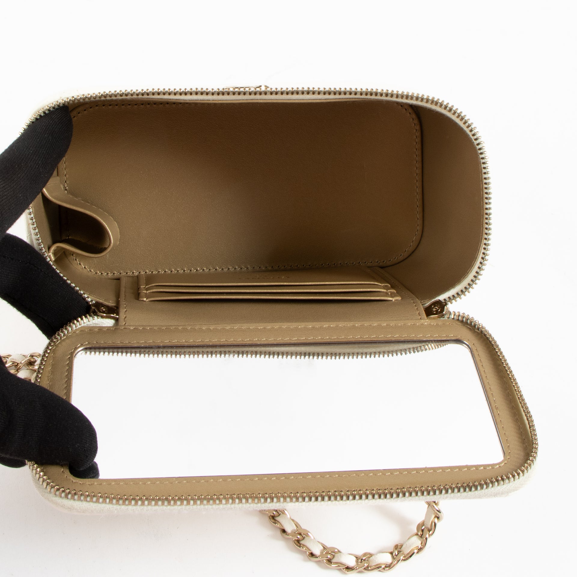 Shop the authentic Chanel White Pearl Crush Vanity Chain Shoulder Bag on Labellov.com !