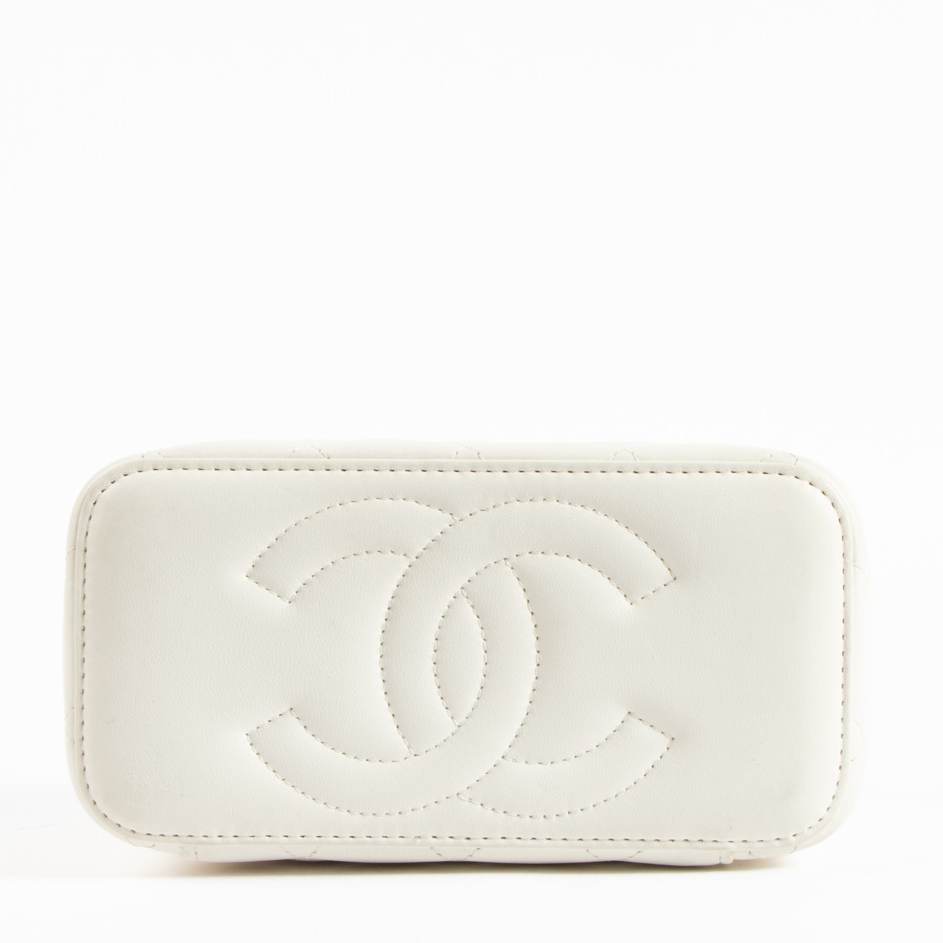Shop the authentic Chanel White Pearl Crush Vanity Chain Shoulder Bag on Labellov.com !