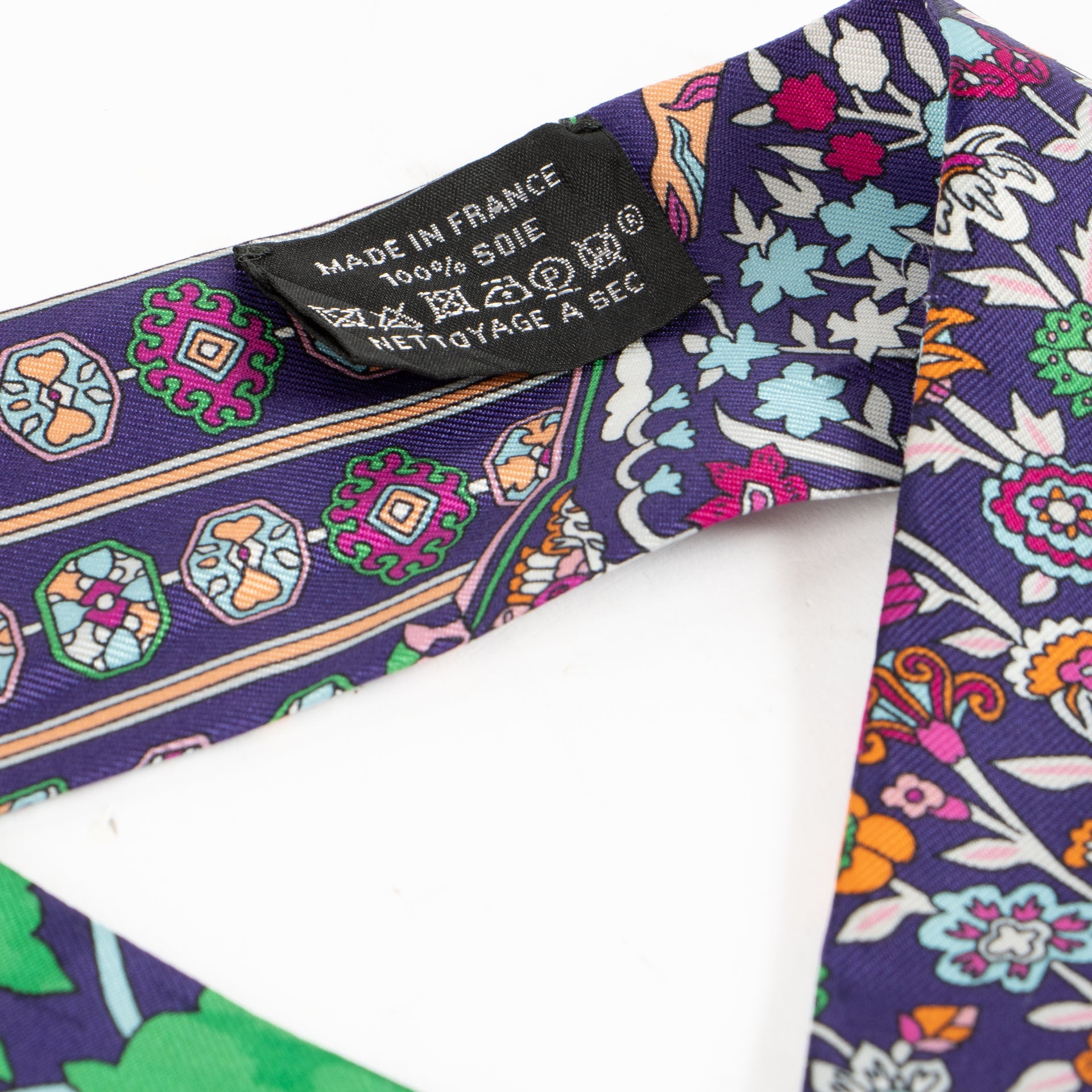 Shop the authentic Hermès Tapis Persans Twilly on Labellov.com !