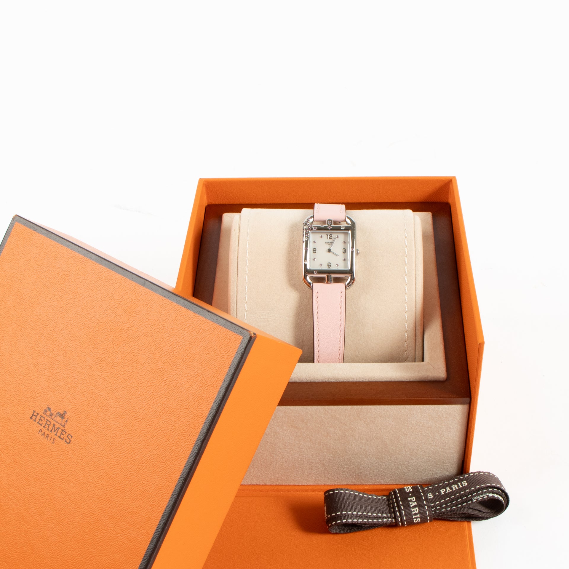 Shop the authentic Hermès Diamond Cape Cod Small Watch on Labellov.com !