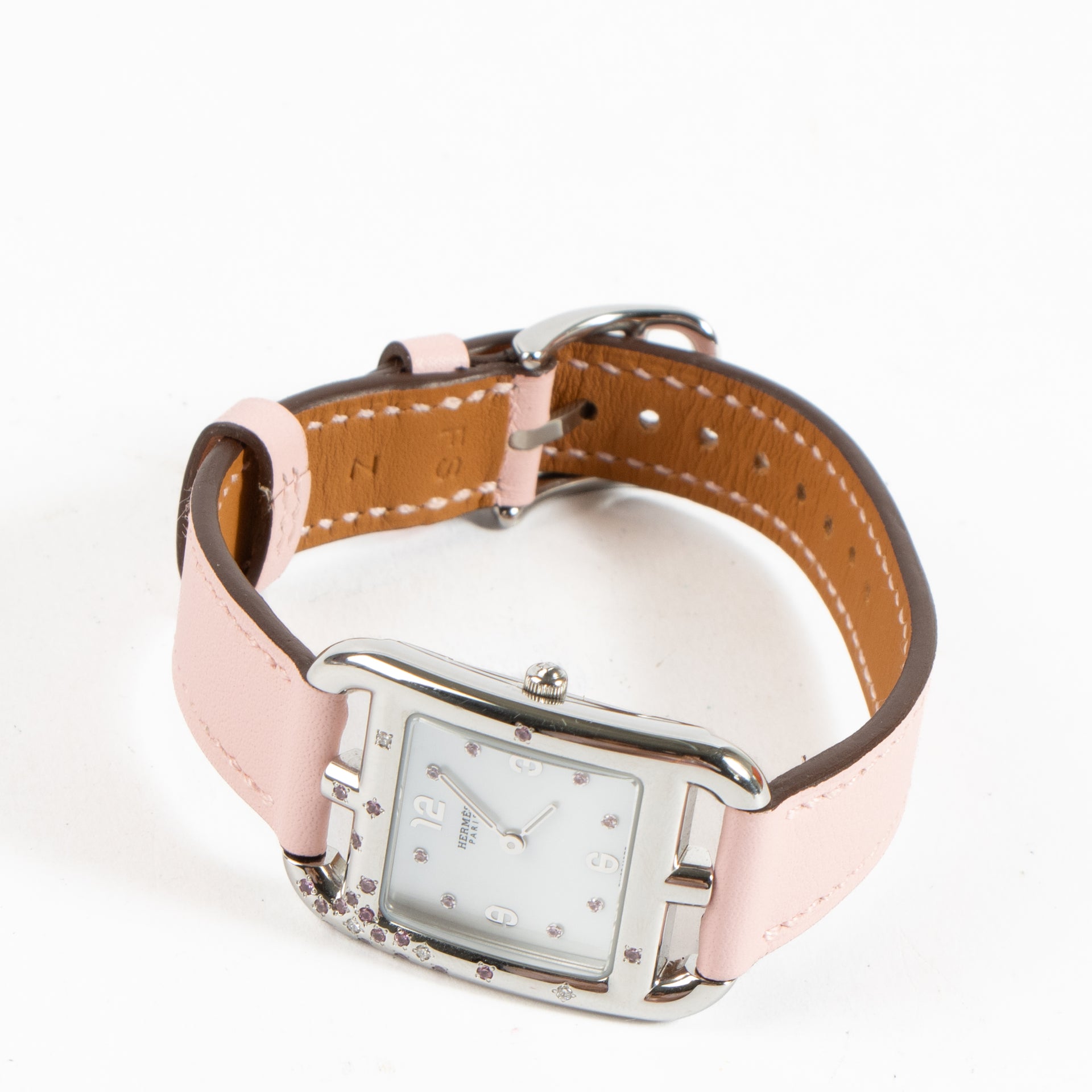 Shop the authentic Hermès Diamond Cape Cod Small Watch on Labellov.com !