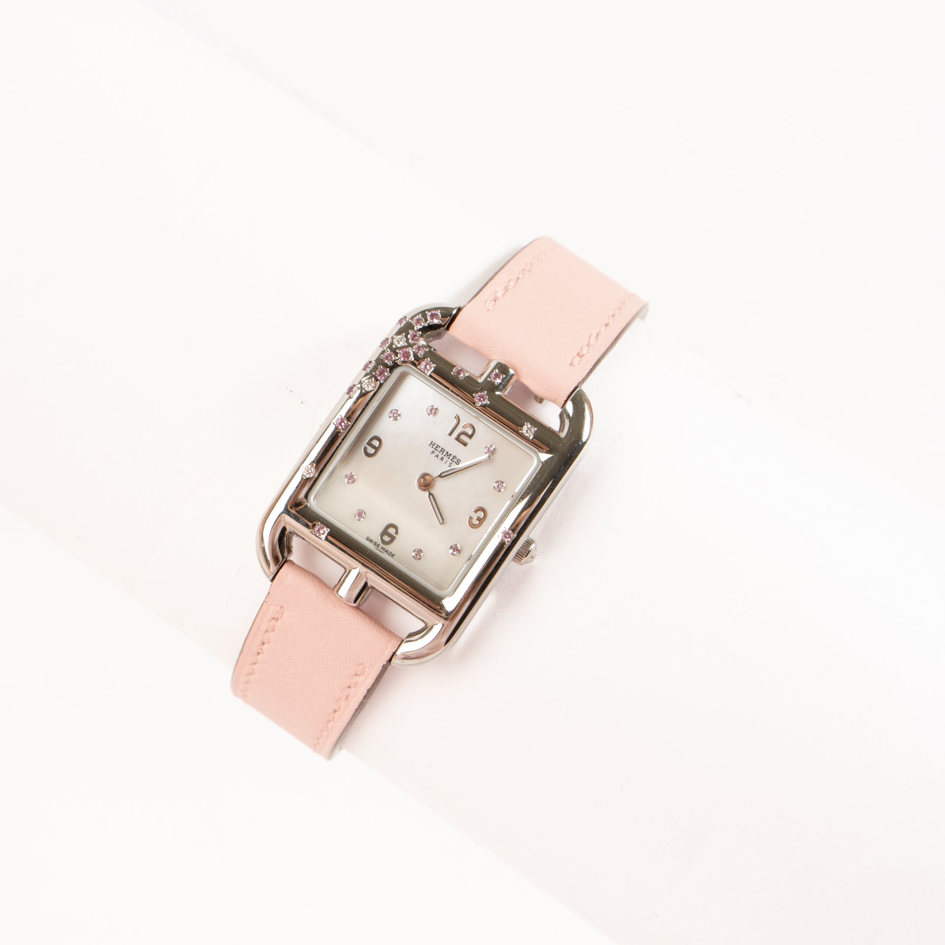Shop the authentic Hermès Diamond Cape Cod Small Watch on Labellov.com !