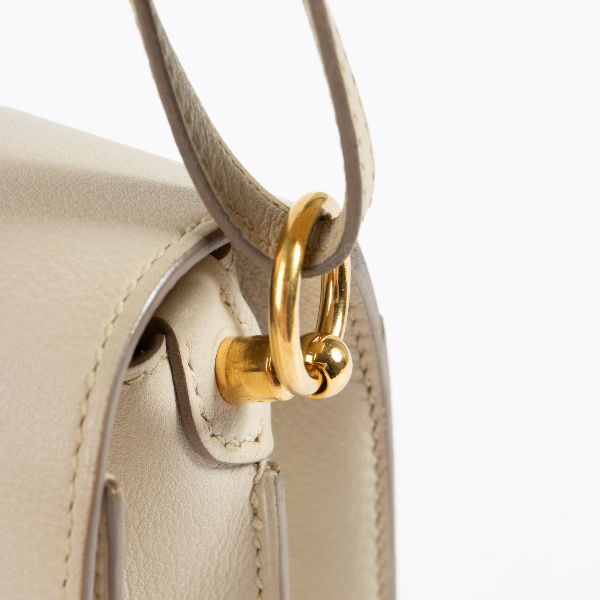 Shop the authentic Hermès Béton Evercolor Roulis 18 Bag on Labellov.com !