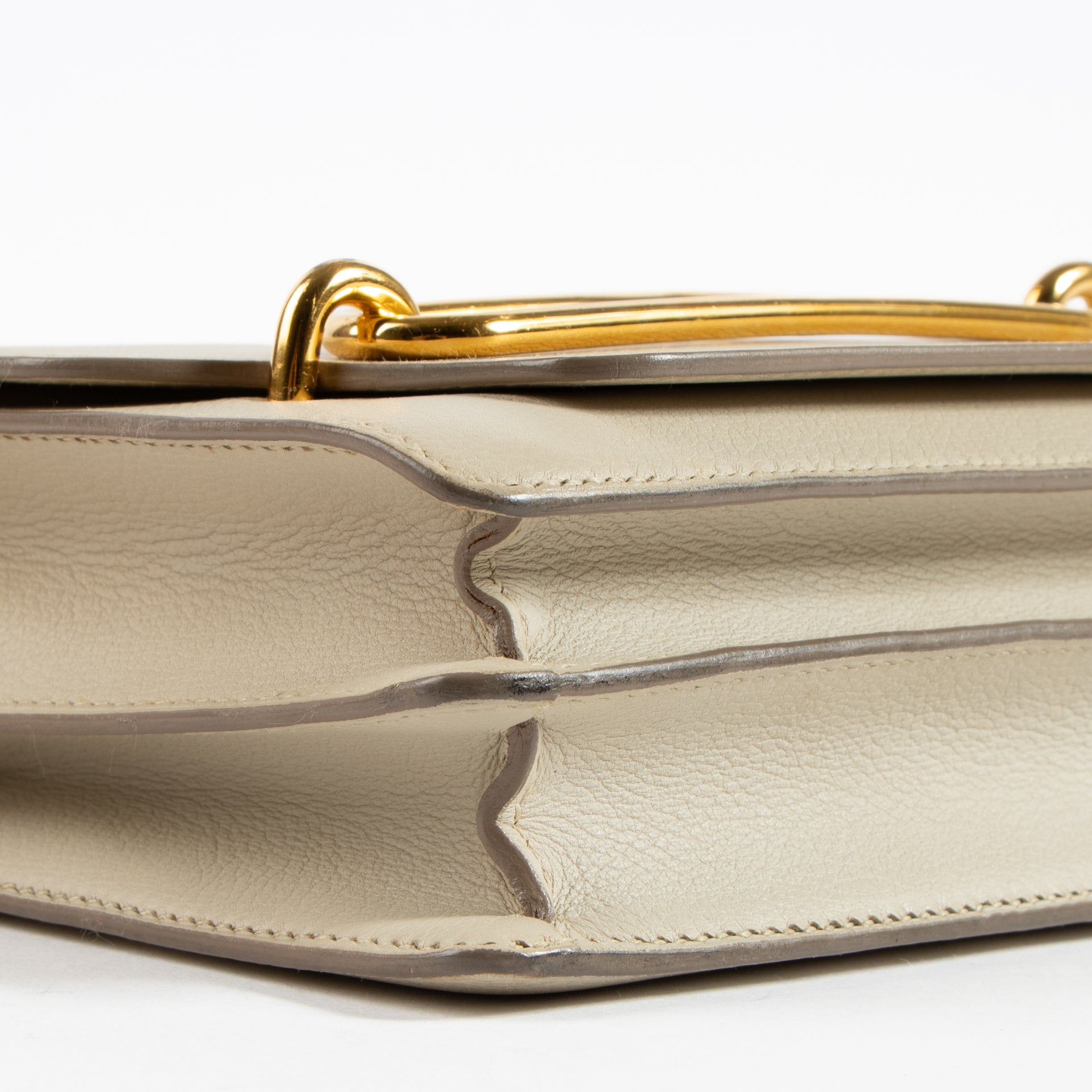 Shop the authentic Hermès Béton Evercolor Roulis 18 Bag on Labellov.com !