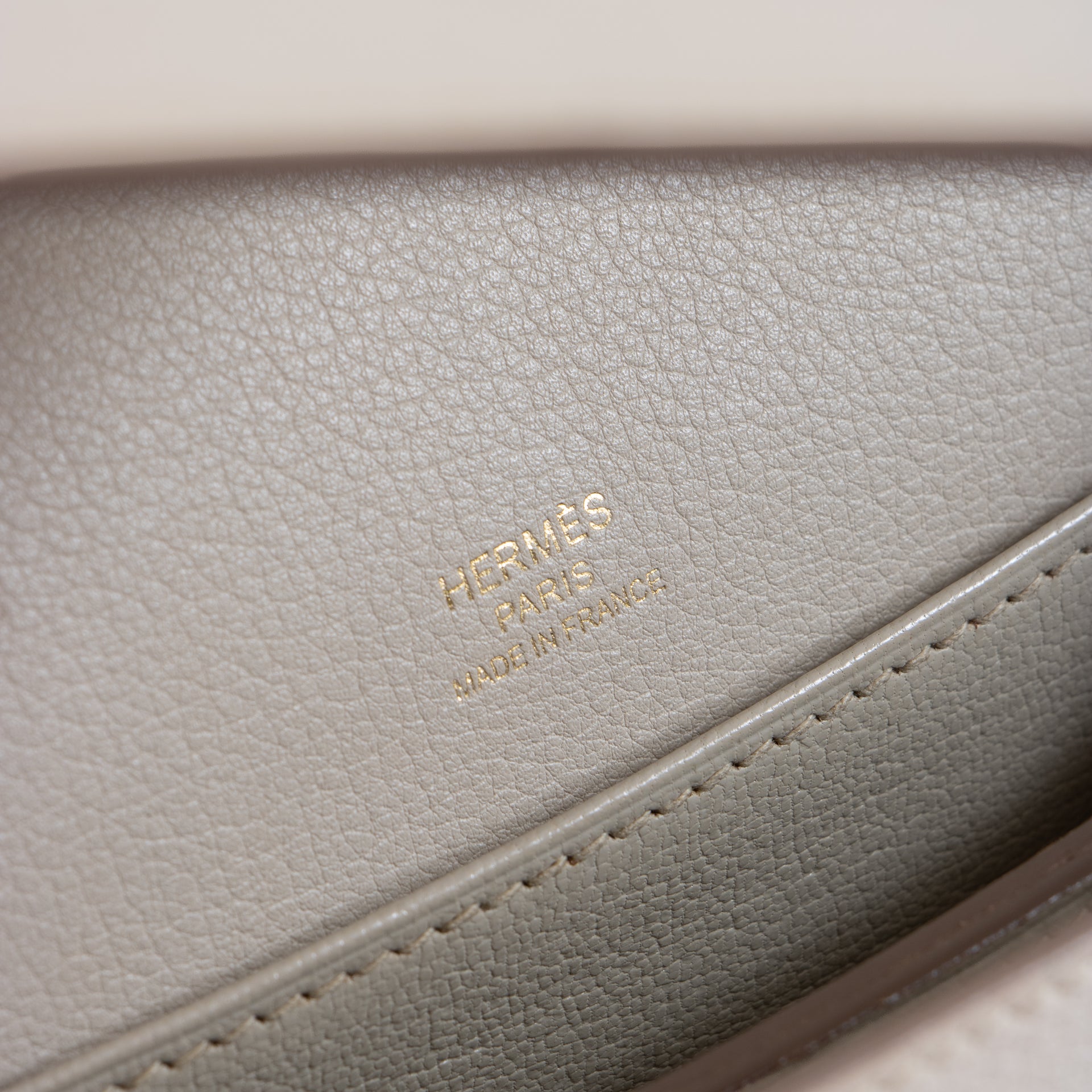 Shop the authentic Hermès Béton Evercolor Roulis 18 Bag on Labellov.com !