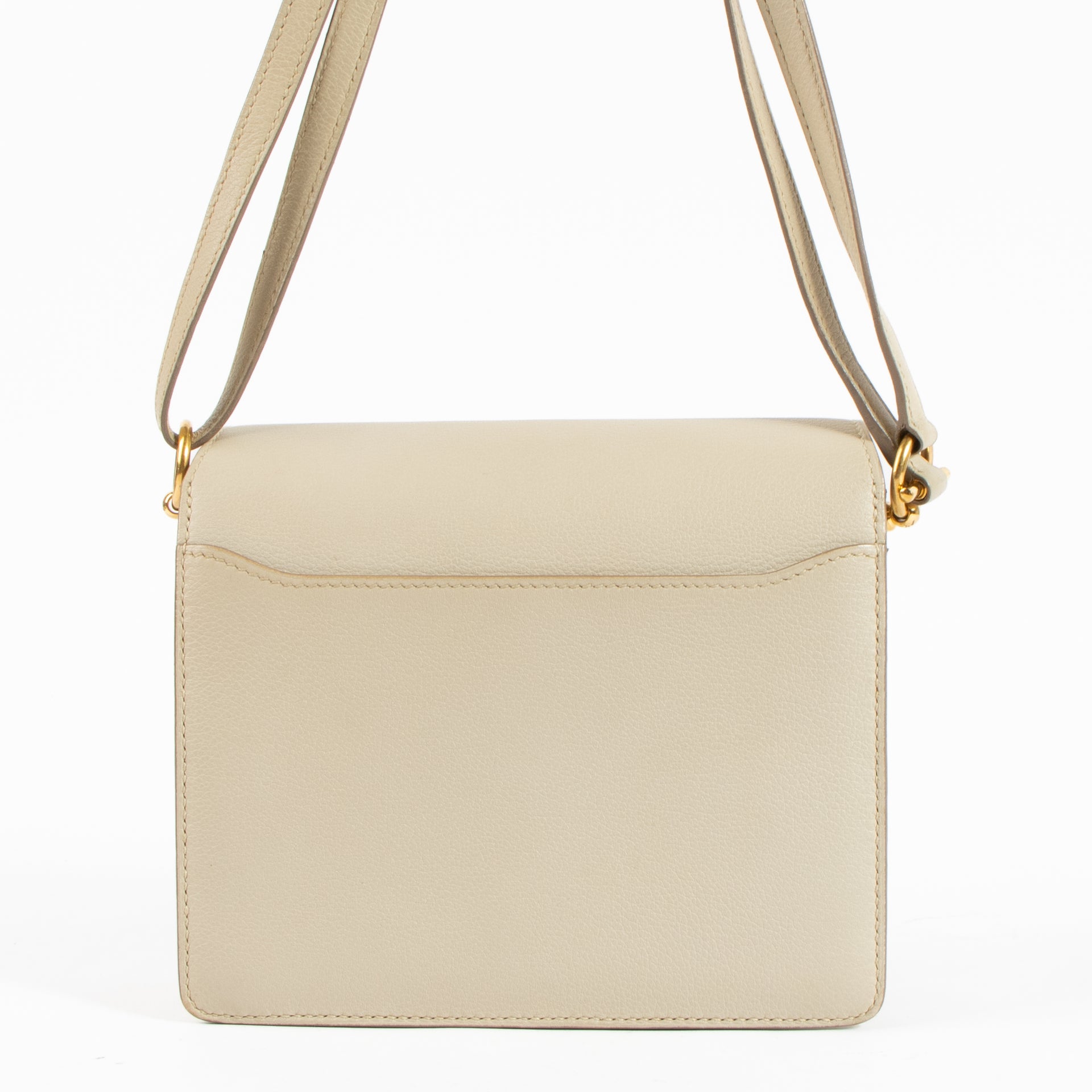 Shop the authentic Hermès Béton Evercolor Roulis 18 Bag on Labellov.com !