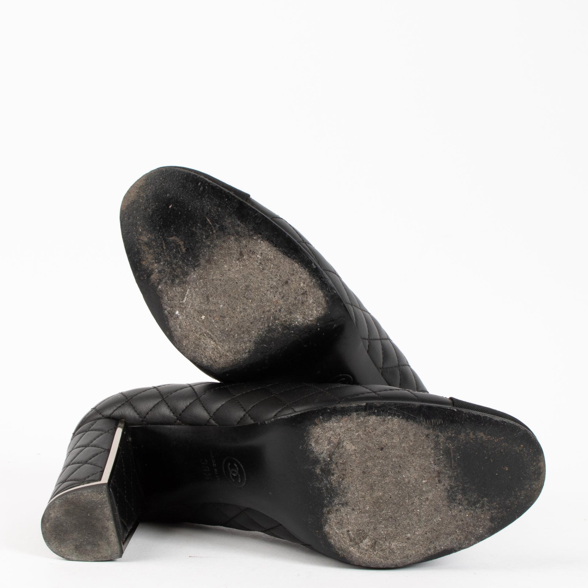 Chanel Black Quilted Pumps - Size 38,5