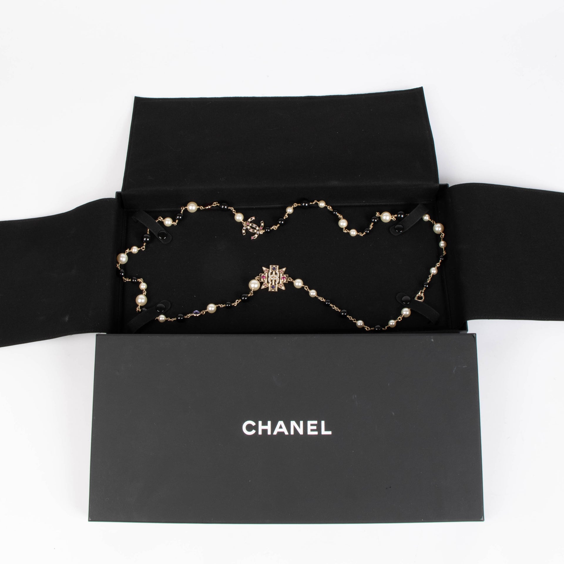 Chanel 18A Paris-Hamburg Fantasy Pearl Long Necklace
