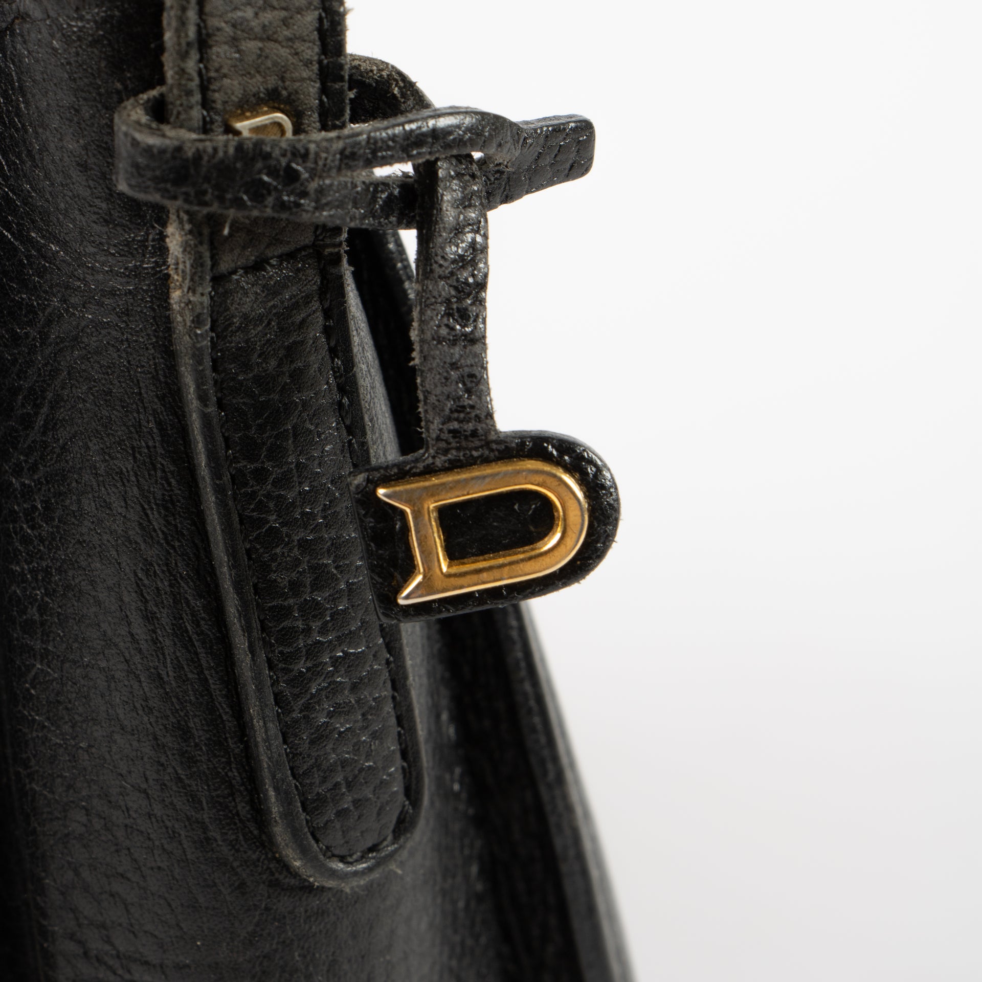 Shop the authentic Delvaux Black Vintage Crossbody second hand on Labellov.com