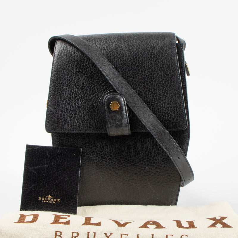 Shop the authentic Delvaux Vintage Navy Leather Bolt Crossbody Bag second hand on Labellov.com!