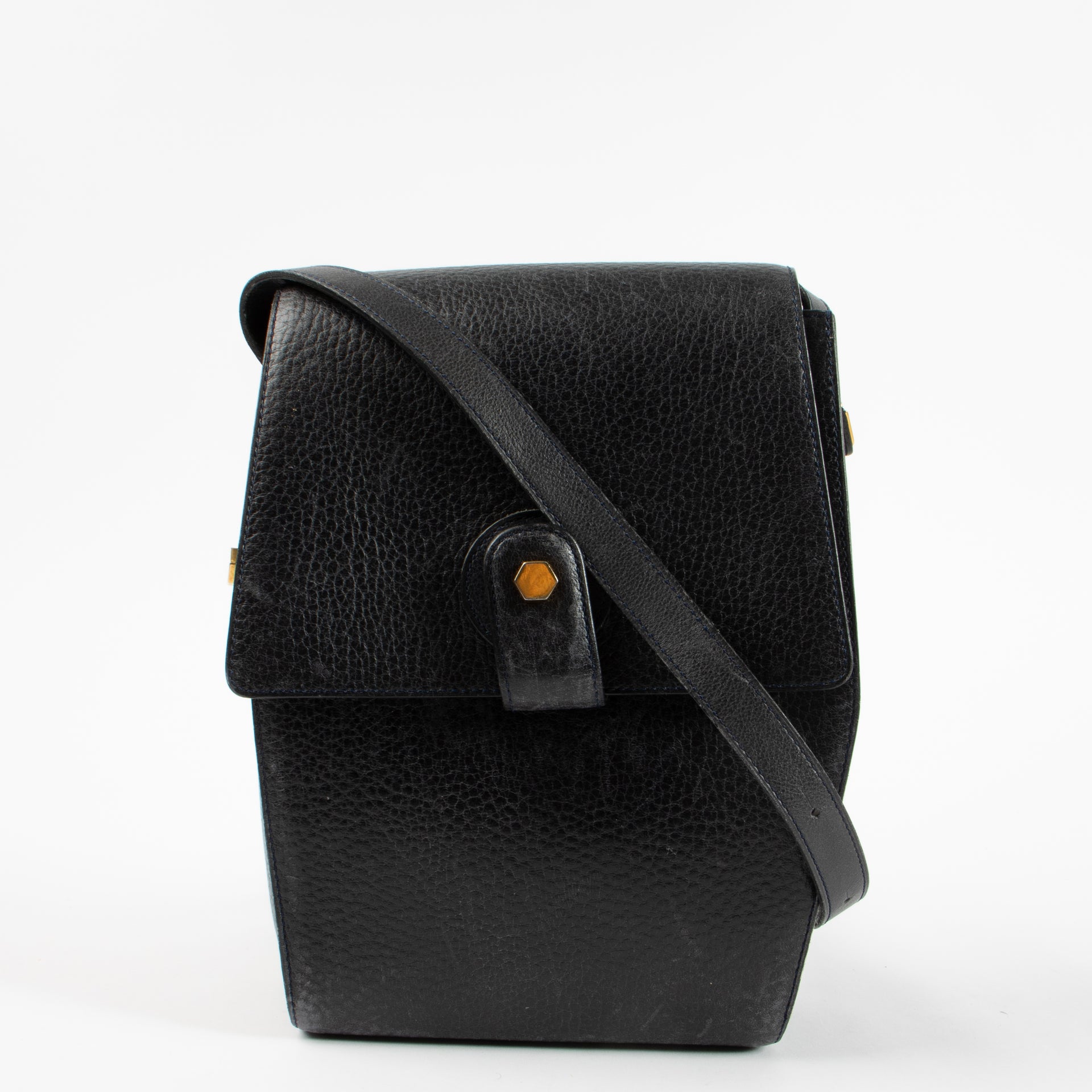 Shop the authentic Delvaux Vintage Navy Leather Bolt Crossbody Bag second hand on Labellov.com!
