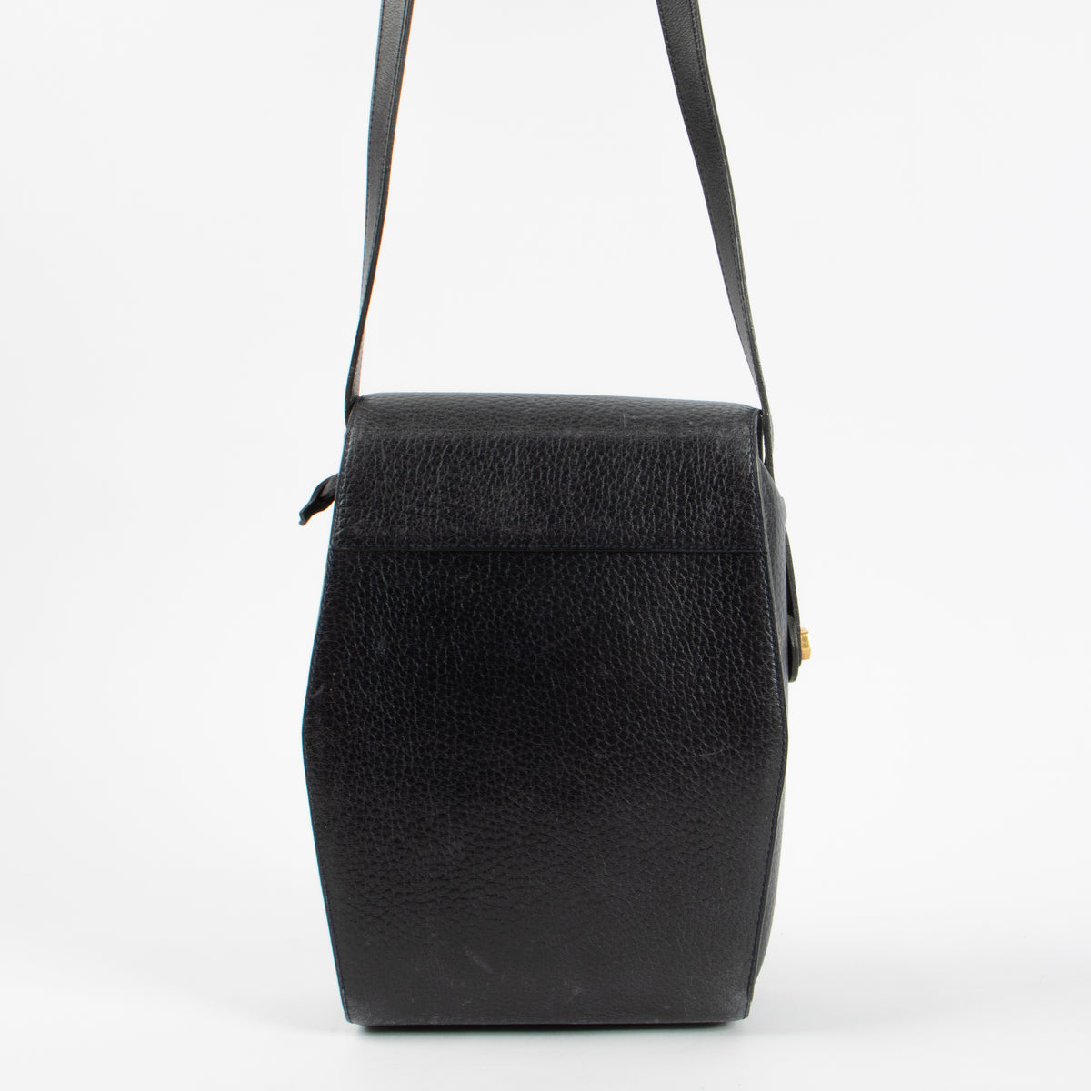 Shop the authentic Delvaux Vintage Navy Leather Bolt Crossbody Bag second hand on Labellov.com!