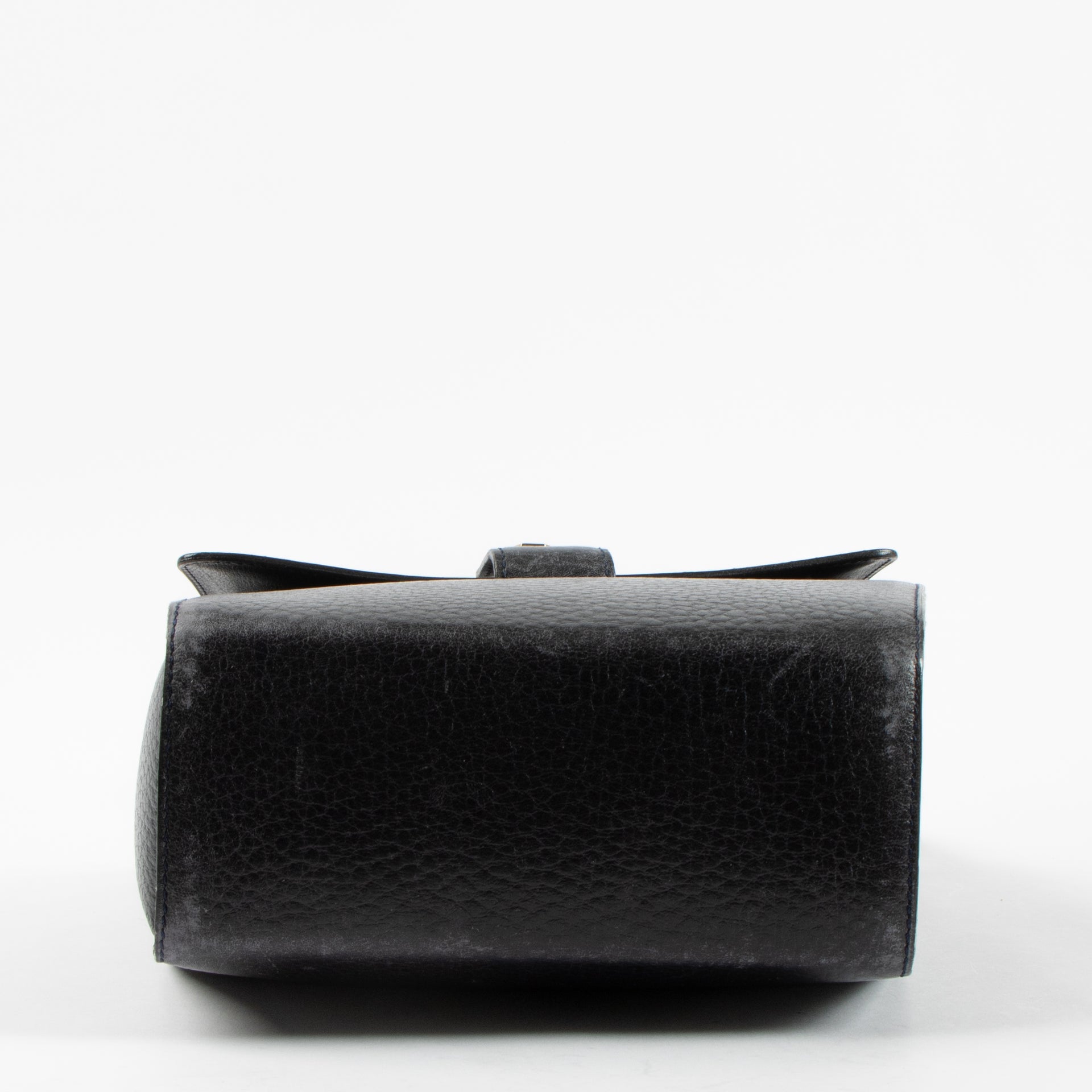 Shop the authentic Delvaux Vintage Navy Leather Bolt Crossbody Bag second hand on Labellov.com!