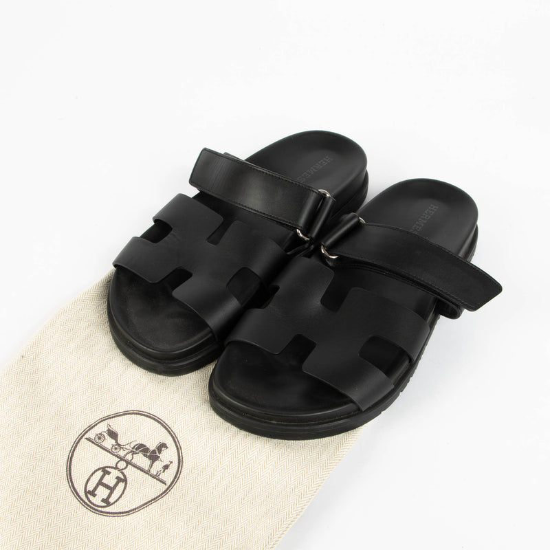 Shop this authentic Hermès Black Chypre Flats Size 36 pre-loved on Labellov.com 