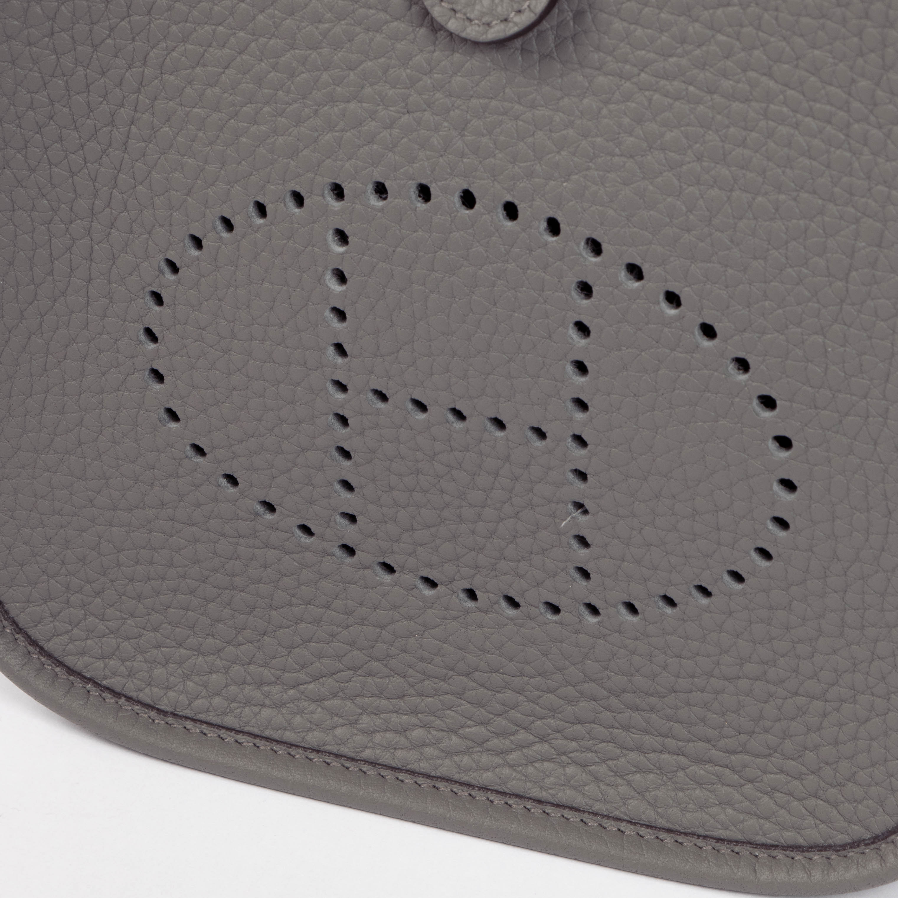 HERMESエルメスシルバーセリエのレザー手袋エトープ系6 1/2サイズ最終価格 Hermes Evelyne 16 Gris Meyer Clemence PHW – Labellov
