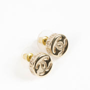 Shop the authentic Chanel Gold 25C CC Stud Earrings second hand on Labellov.com