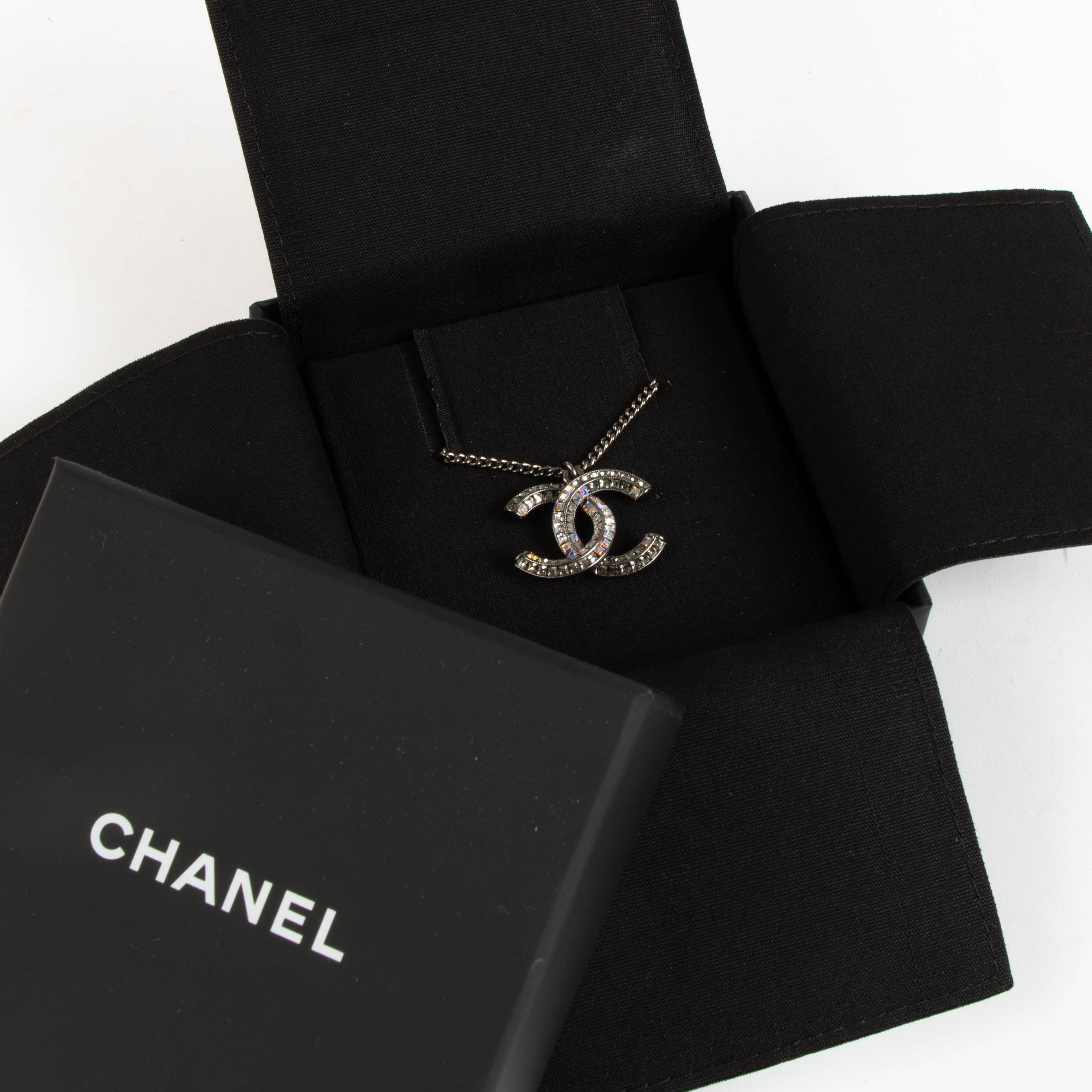 Chanel Silver 15P Crystal CC Necklace – Labellov