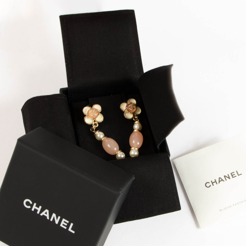 Shop the authentic Chanel 16C Flower Resin Drop Earrings second hand on Labellov.com