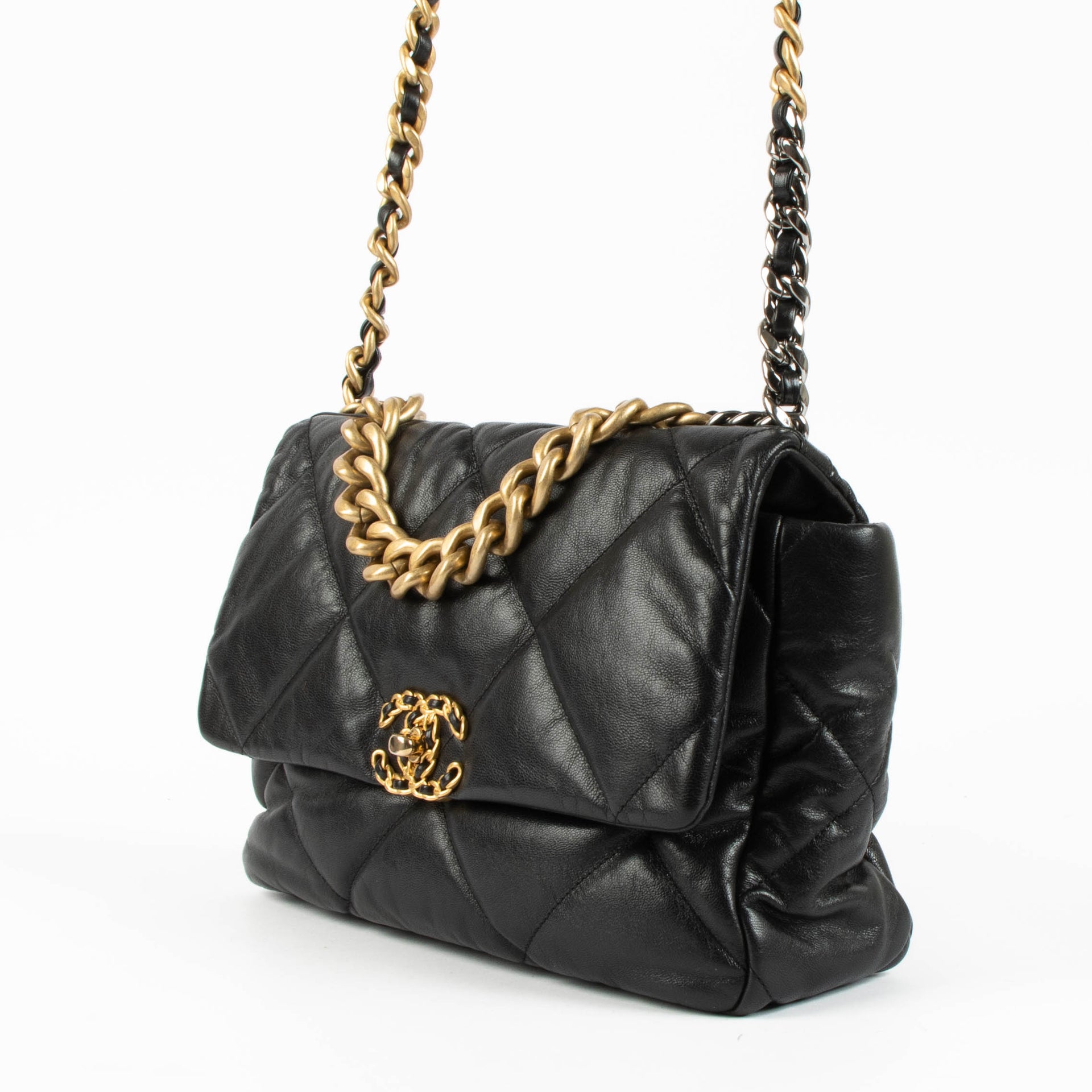 Sac Chanel 19 grand modèle en chevreau noir Chanel