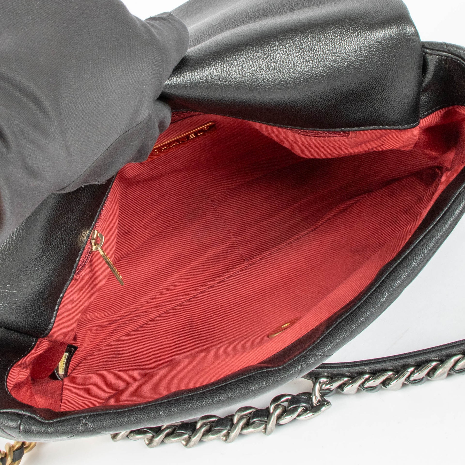 Sac Chanel 19 grand modèle en chevreau noir Chanel