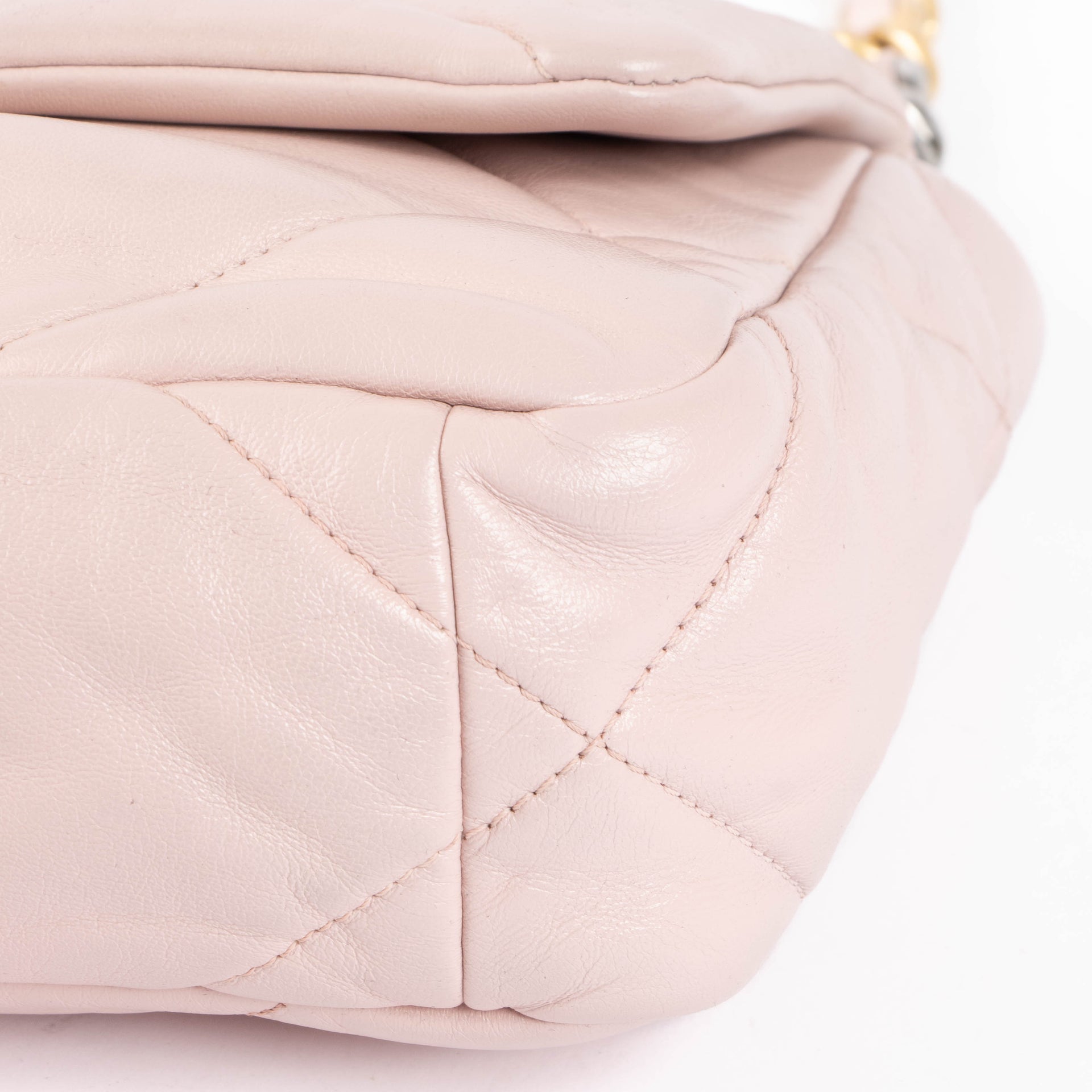Sac Chanel 19 petit modèle en agneau rose pâle Chanel