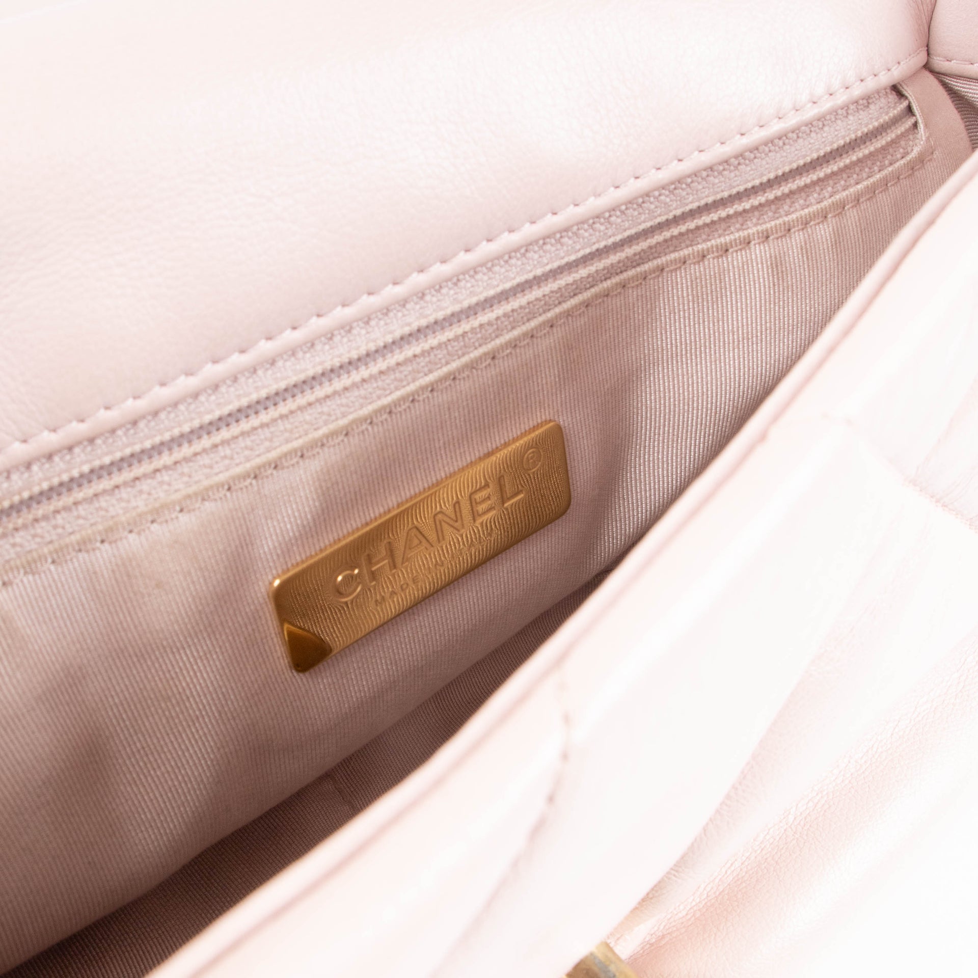 Sac Chanel 19 petit modèle en agneau rose pâle Chanel