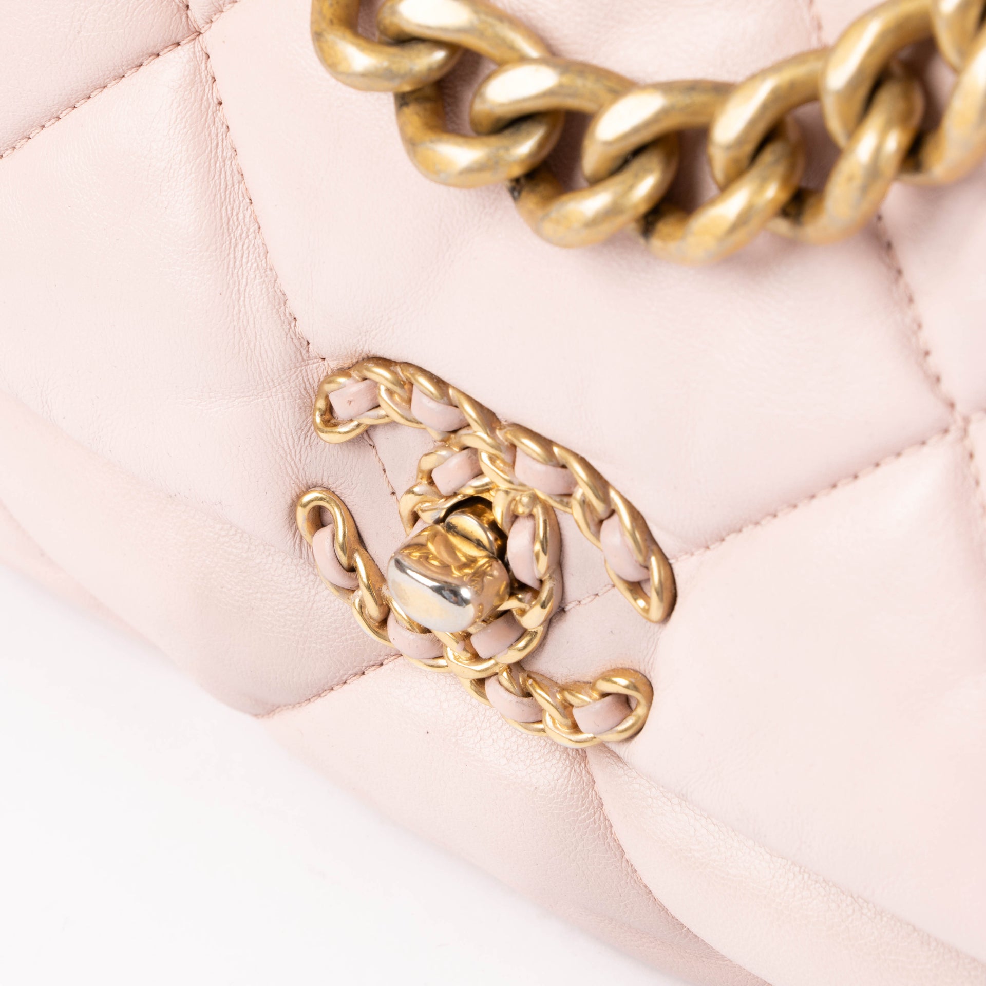 Sac Chanel 19 petit modèle en agneau rose pâle Chanel
