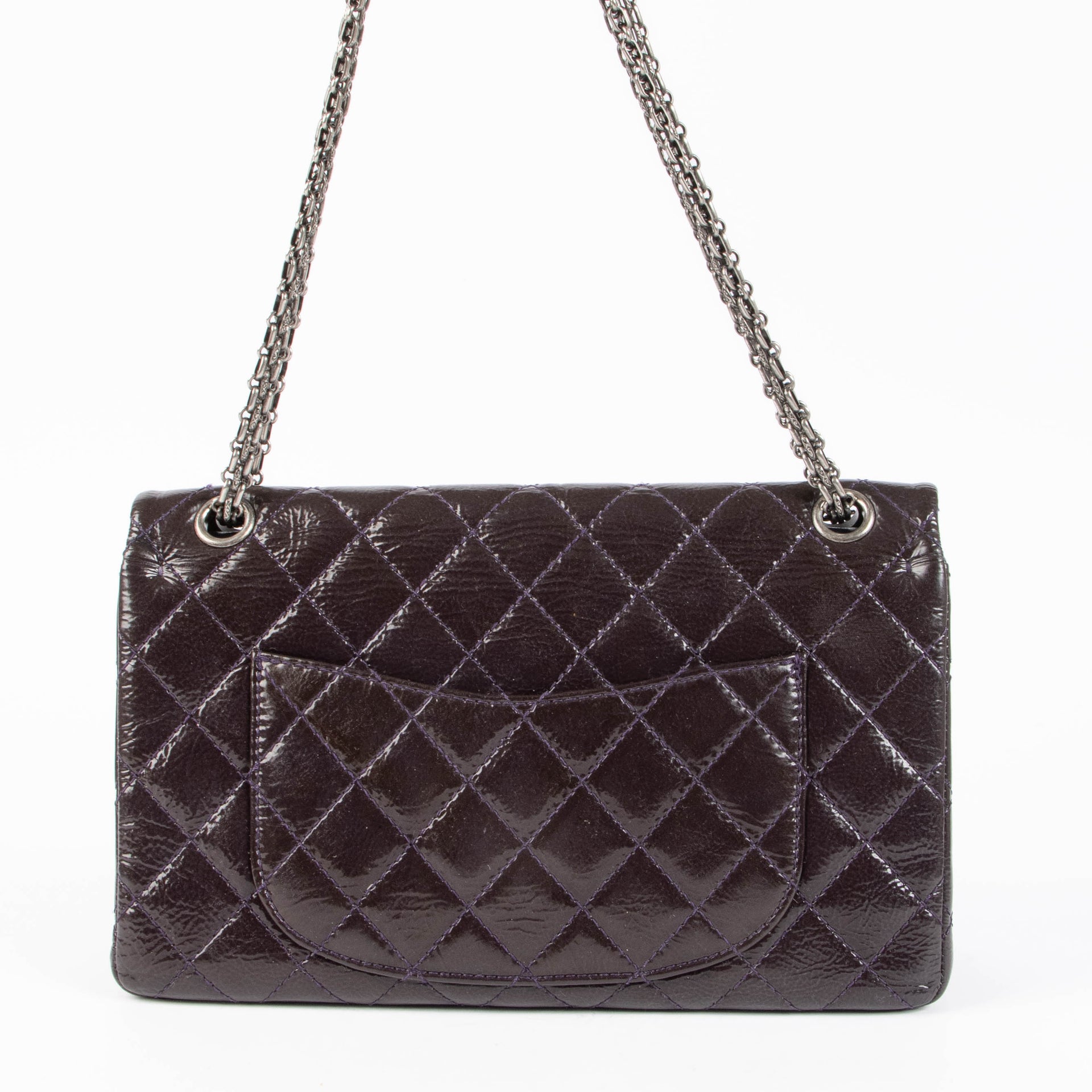 Sac Chanel 2.55 grand modèle en cuir verni bleu marine