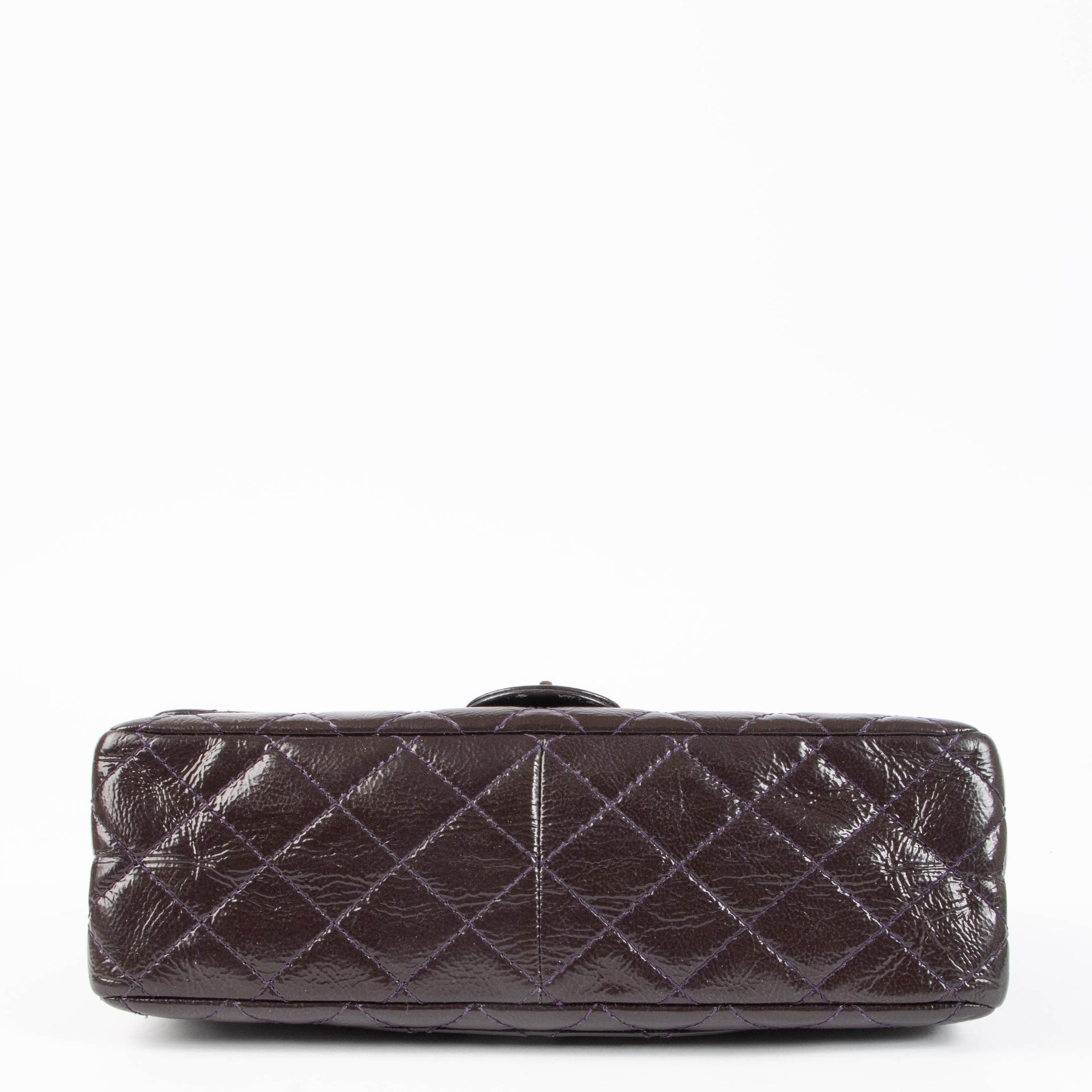 Sac Chanel 2.55 grand modèle en cuir verni bleu marine