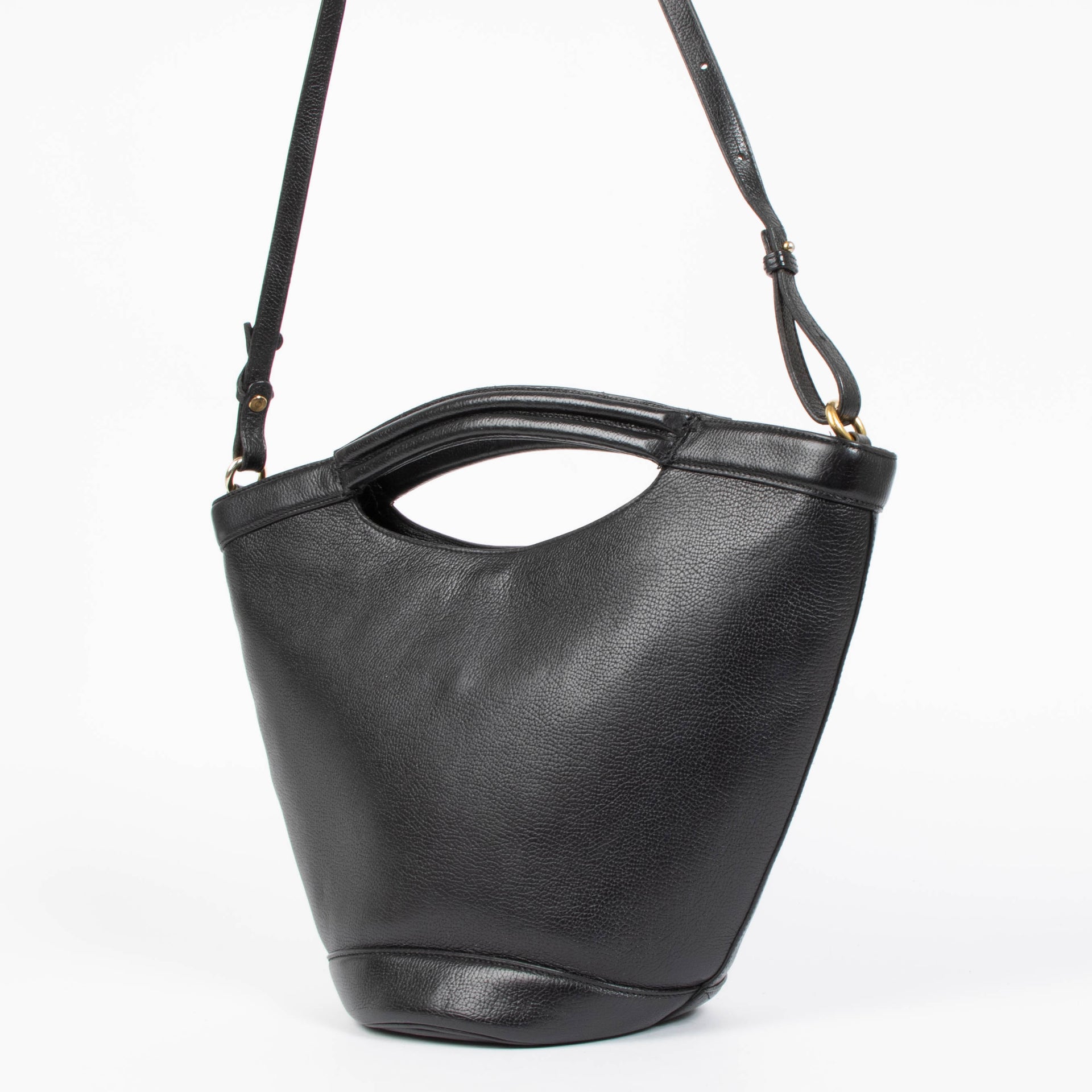 Shop this authentic delvaux black Bucket pre-loved on Labellov.com