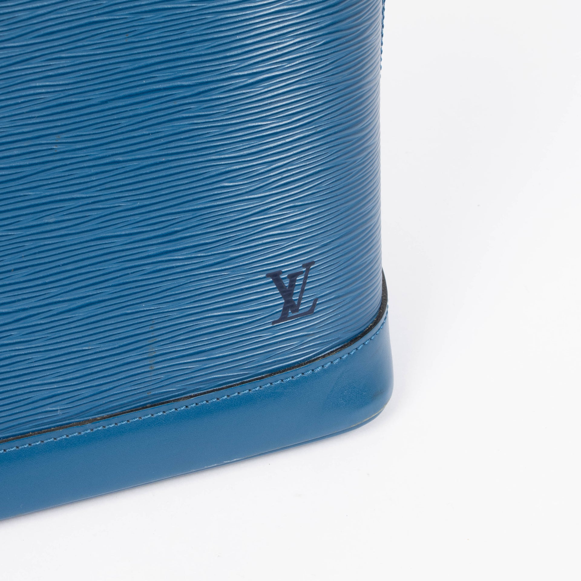 Shop this authentic louis vuitton blue Epi Alma pre-loved on Labellov.com