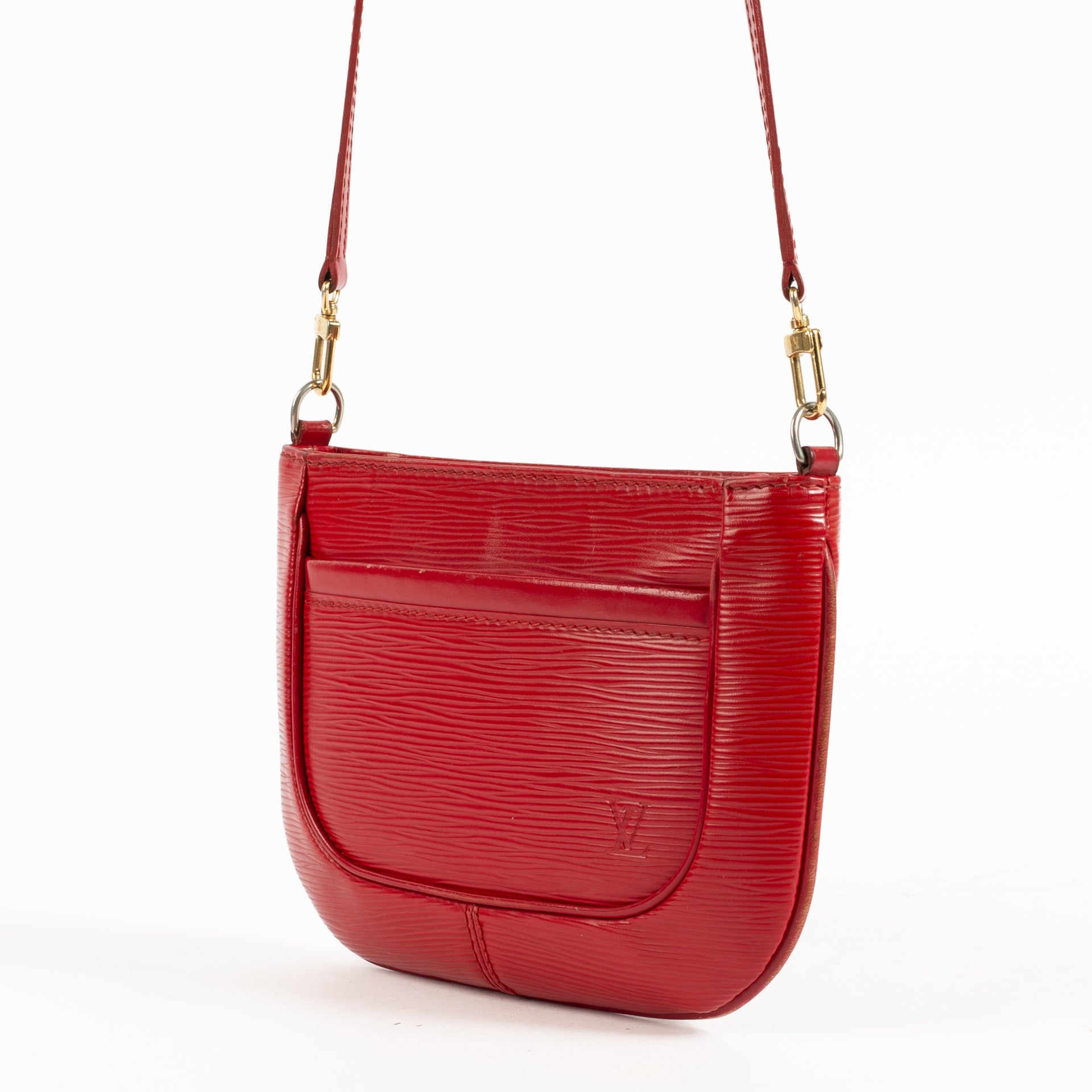 Shop the authentic Louis Vuitton Red Epi Sarvanga Crossbody on Labellov.com !