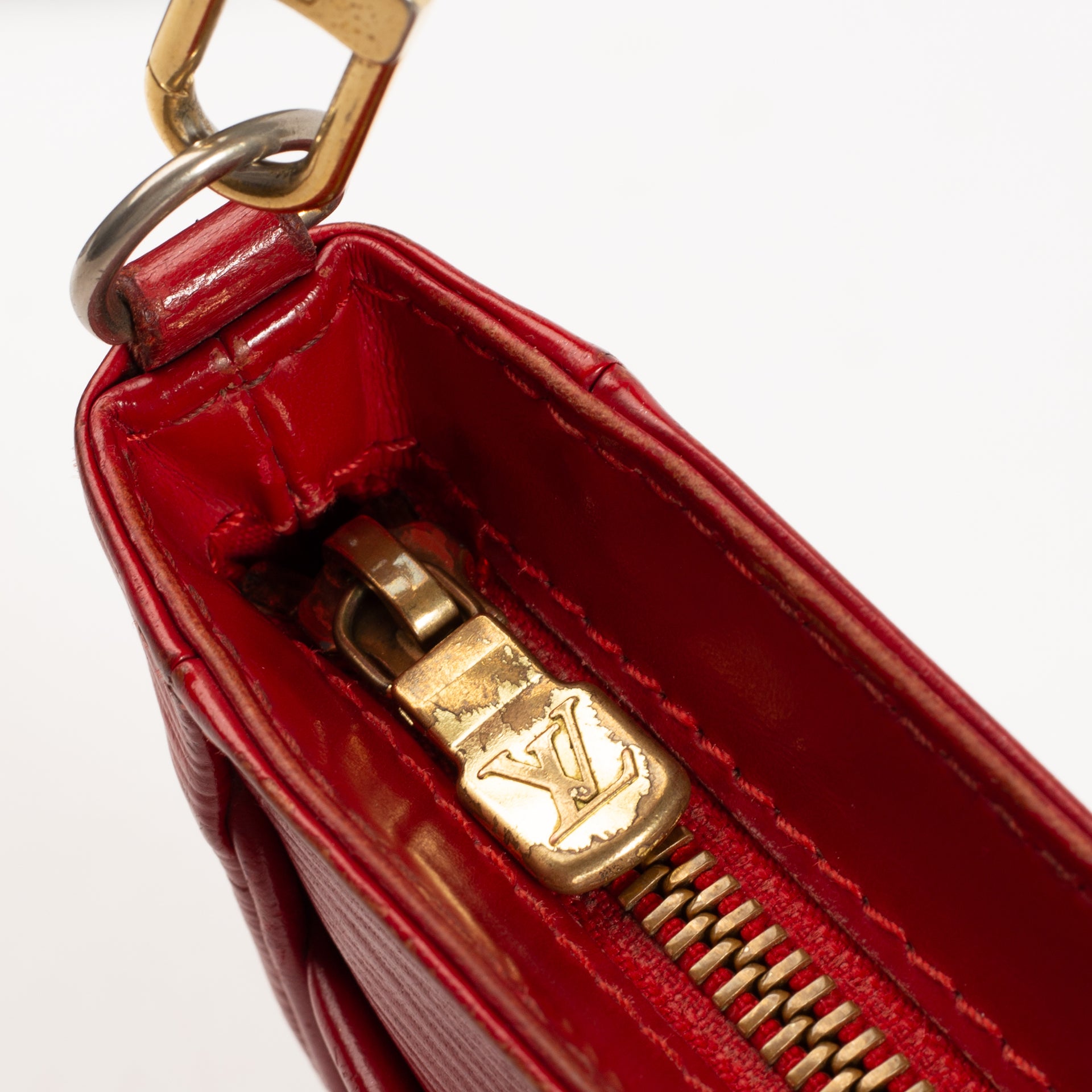 Shop the authentic Louis Vuitton Red Epi Sarvanga Crossbody on Labellov.com !