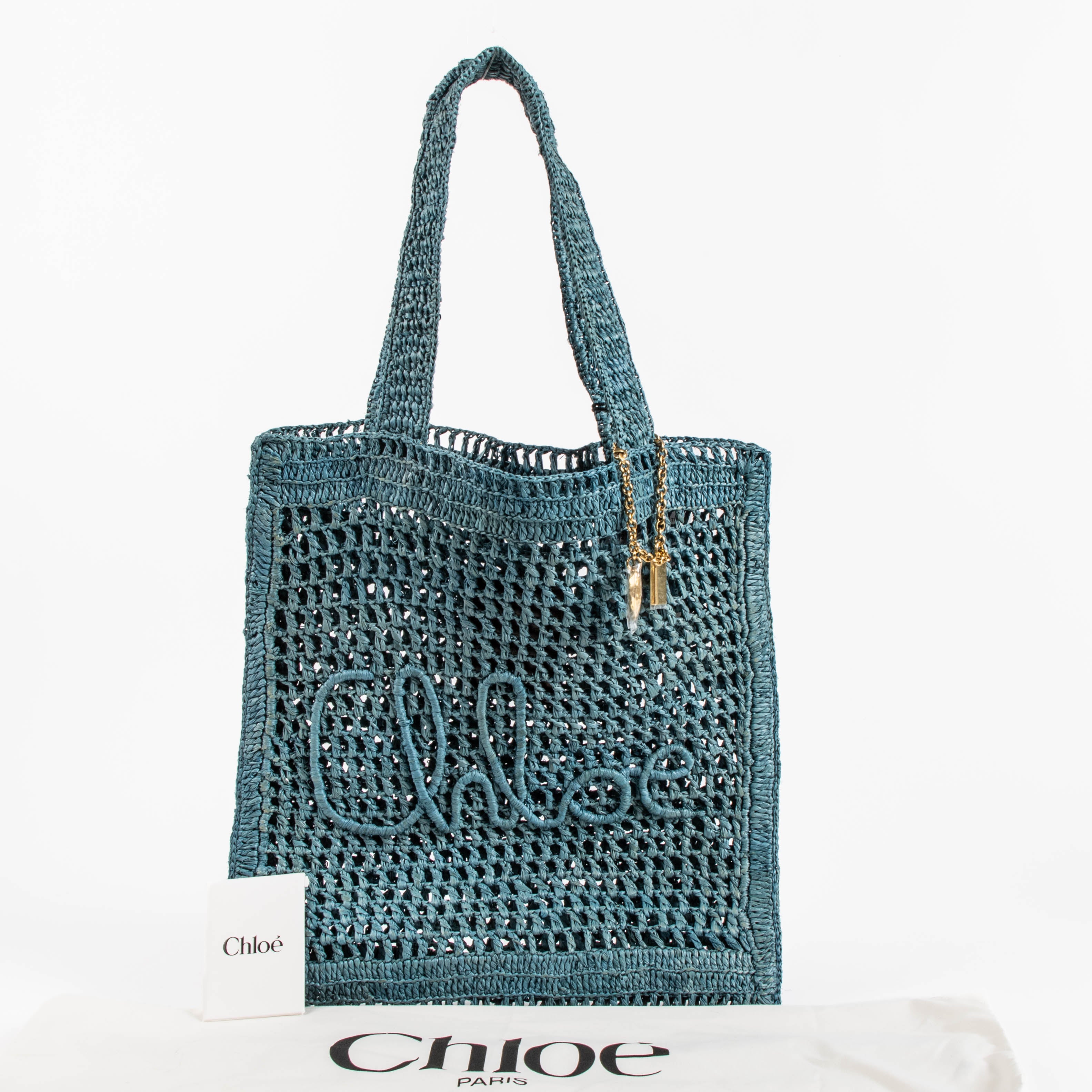 Chloe SUMMER BANANAトートバッグ(stormy sea) Chloé Stormy Sea Blue Raffia Summer Banana Tote Bag – Labellov