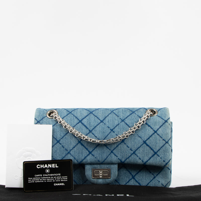 Shop the authentic Chanel Blue Denim Medium 2.55 Reissue bag second hand on Labellov.com!
