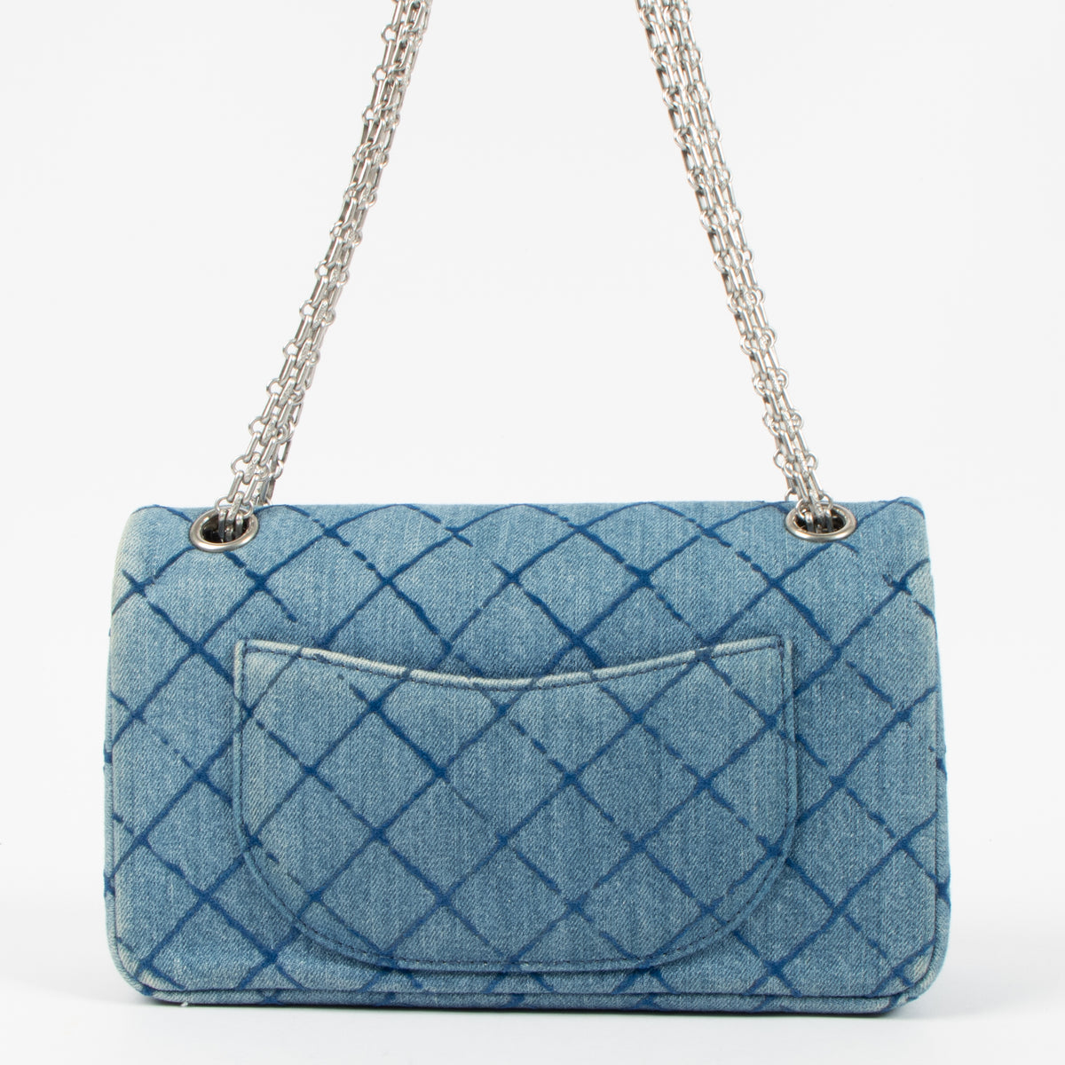 Shop the authentic Chanel Blue Denim Medium 2.55 Reissue bag second hand on Labellov.com!
