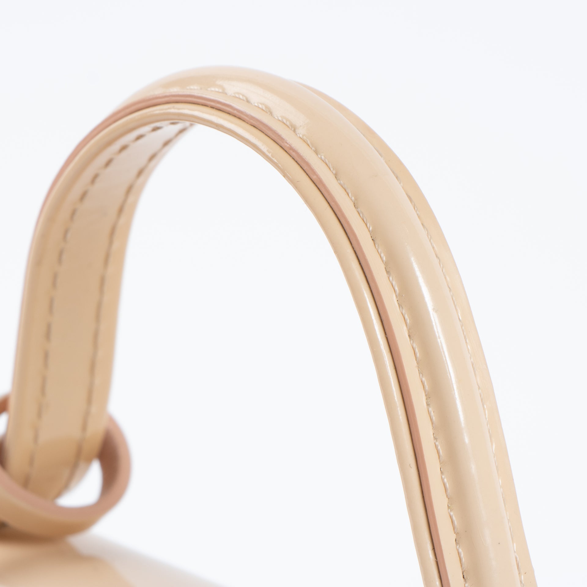 Shop the 100% authentic Delvaux Nude Vernis Tempête Micro Bag second hand on Labellov.com!