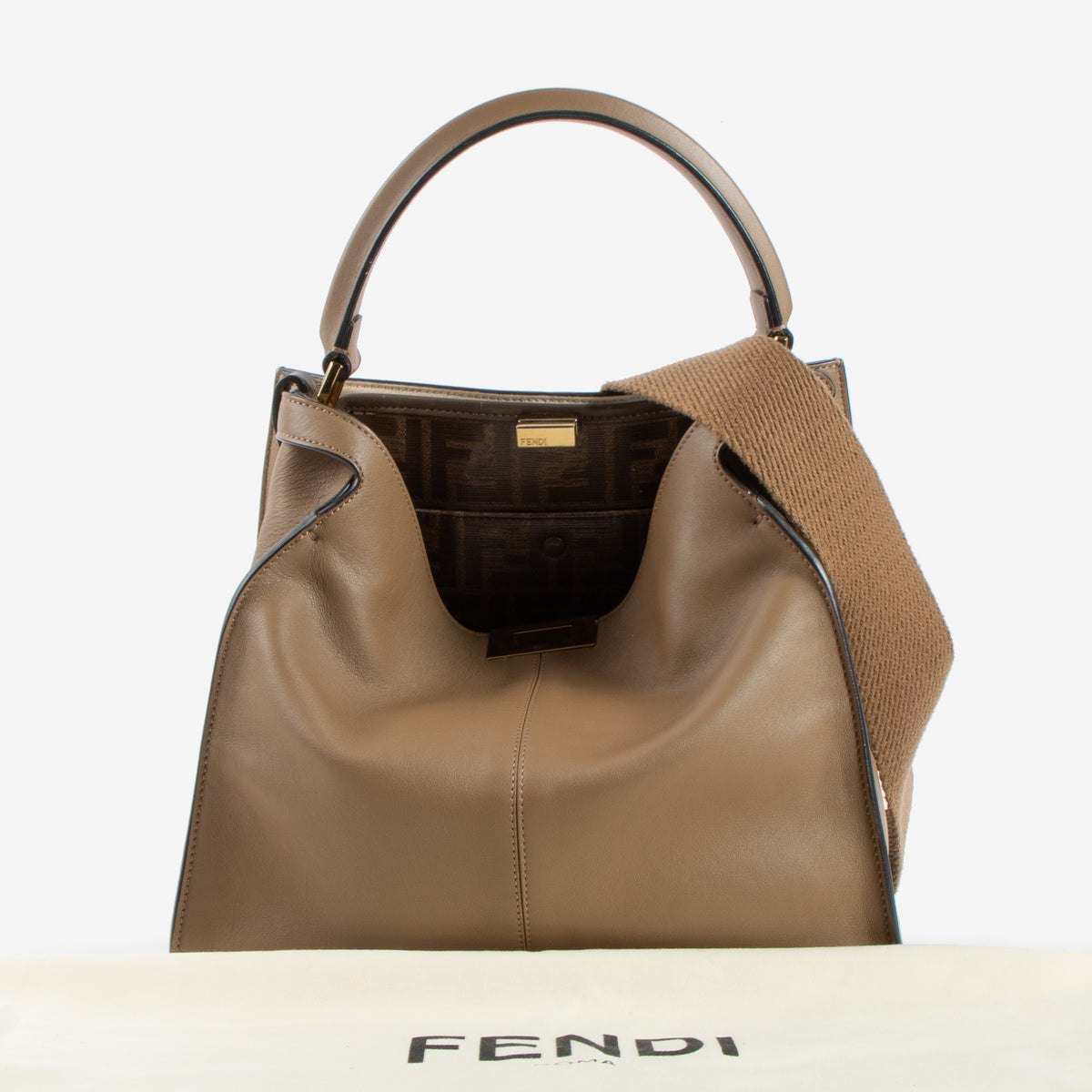 Shop the 100% authentic Fendi Beige Peekaboo X-Lite Medium Bag second hand on Labellov.com!