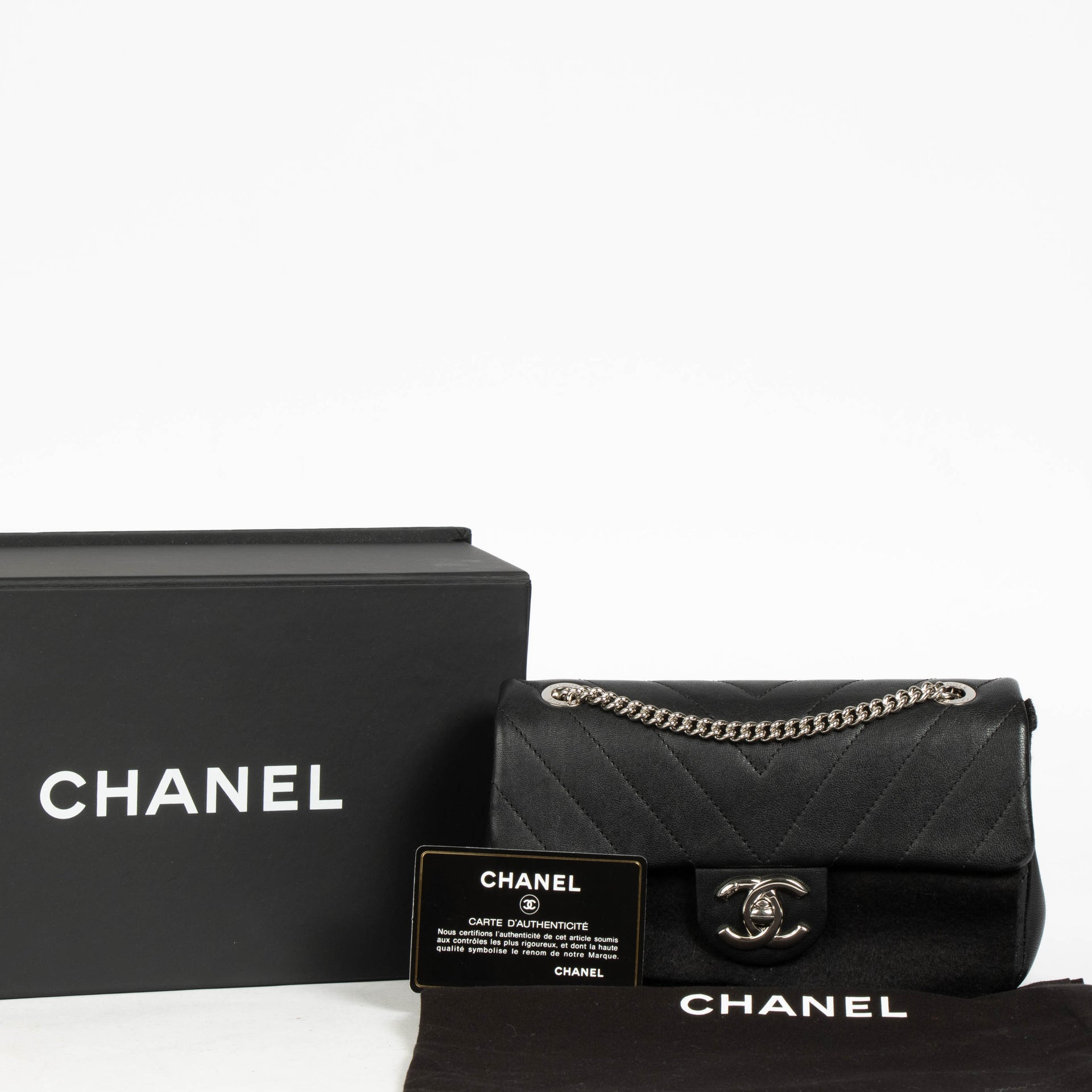 Sac Mini Classique Chanel en Cuir de Veau Chevron Noir