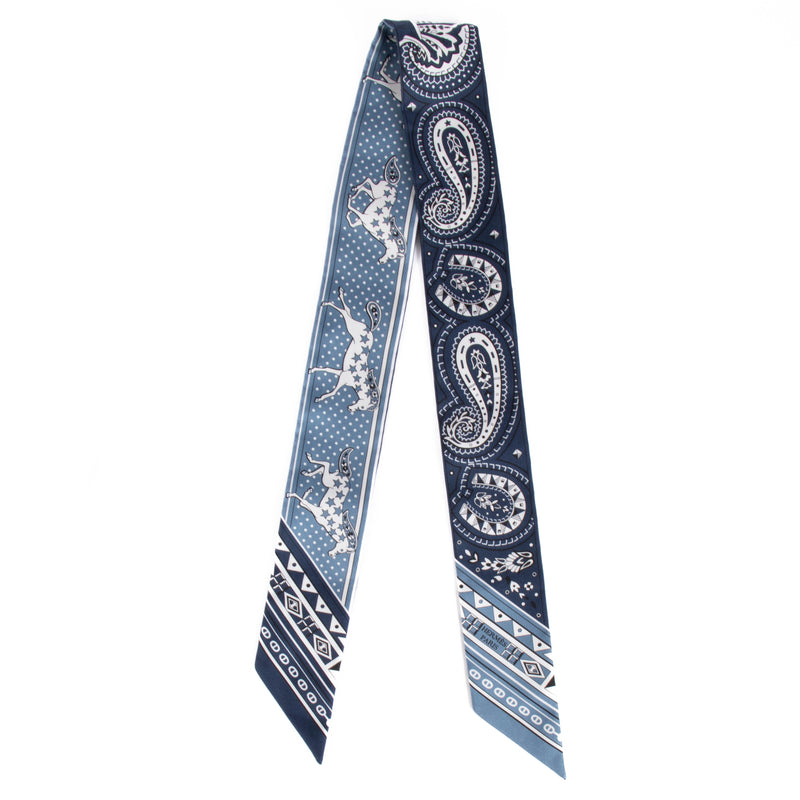 Shop this 100% authentic Hermès Twilly Cheval de Coeur Bandana at Labellov.com.