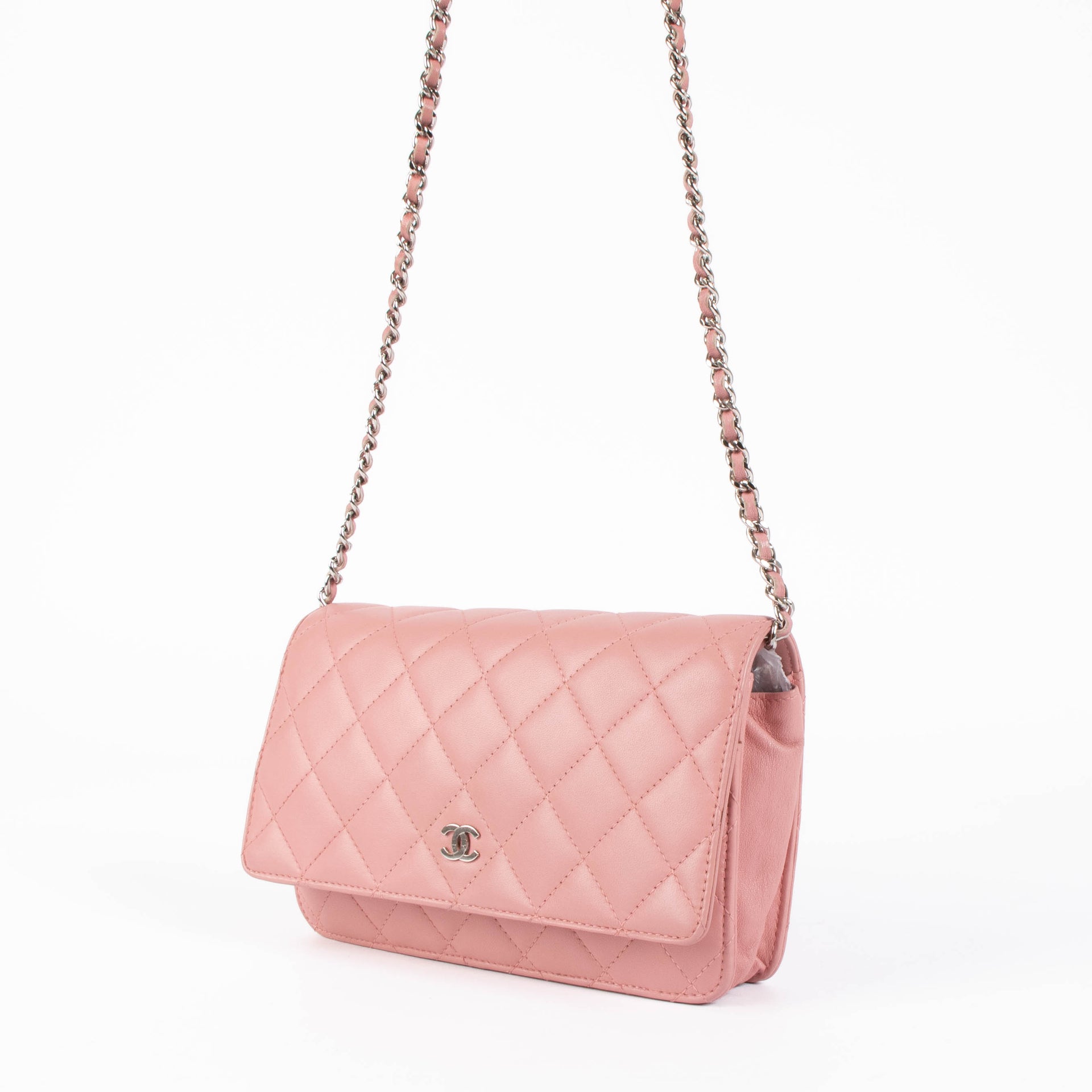 Shop the authentic Chanel Pink Wallet on Chain second hand on Labellov.com