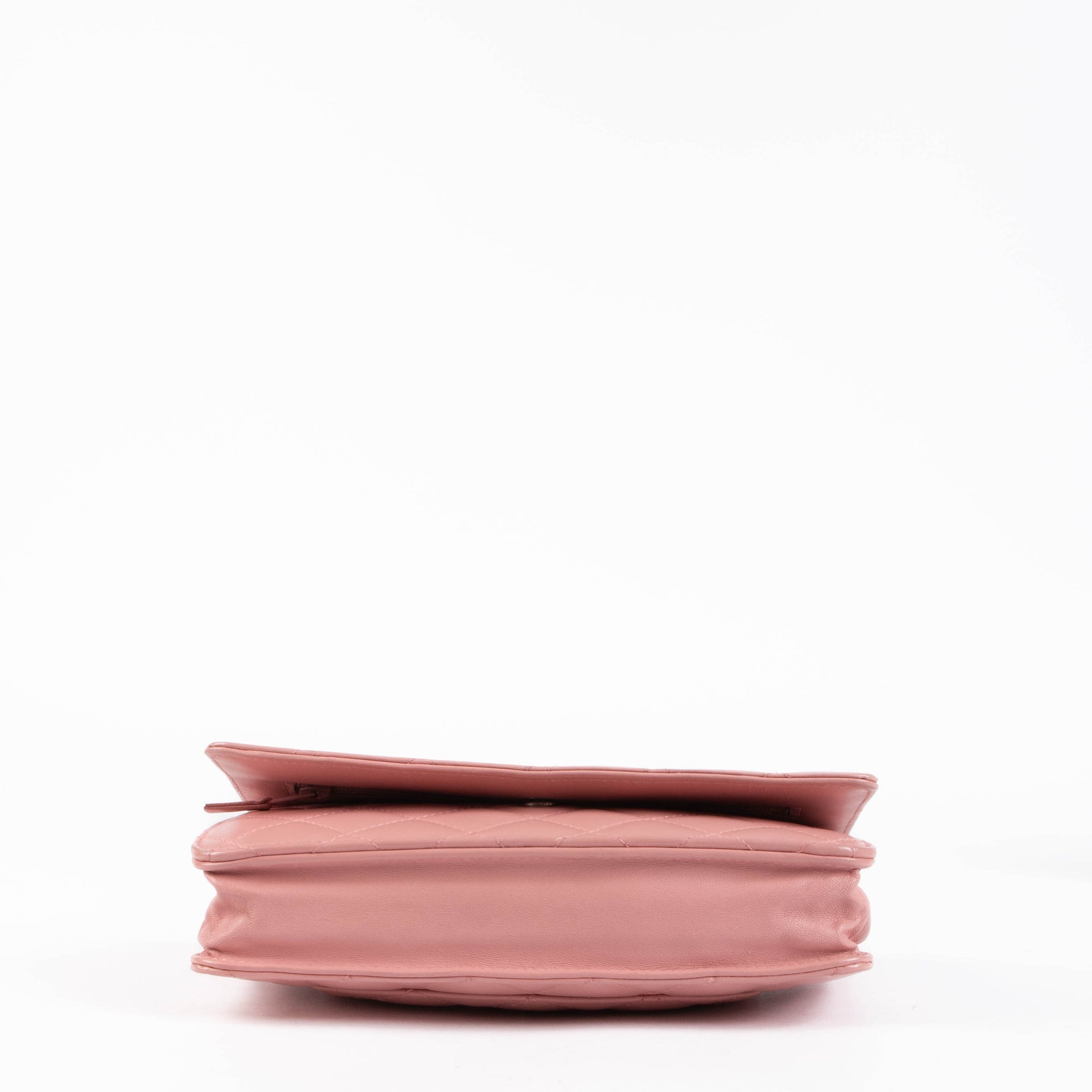 Shop the authentic Chanel Pink Wallet on Chain second hand on Labellov.com