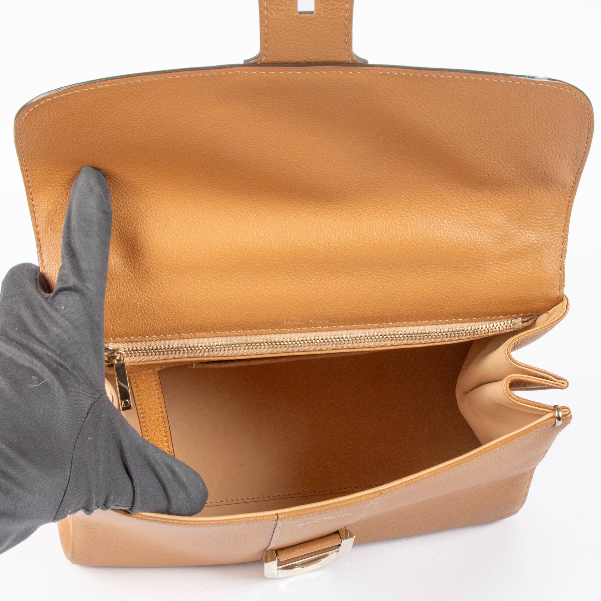 Shop this authentic Delvaux Vegetal Brillant MM pre-loved on Labellov.com 
