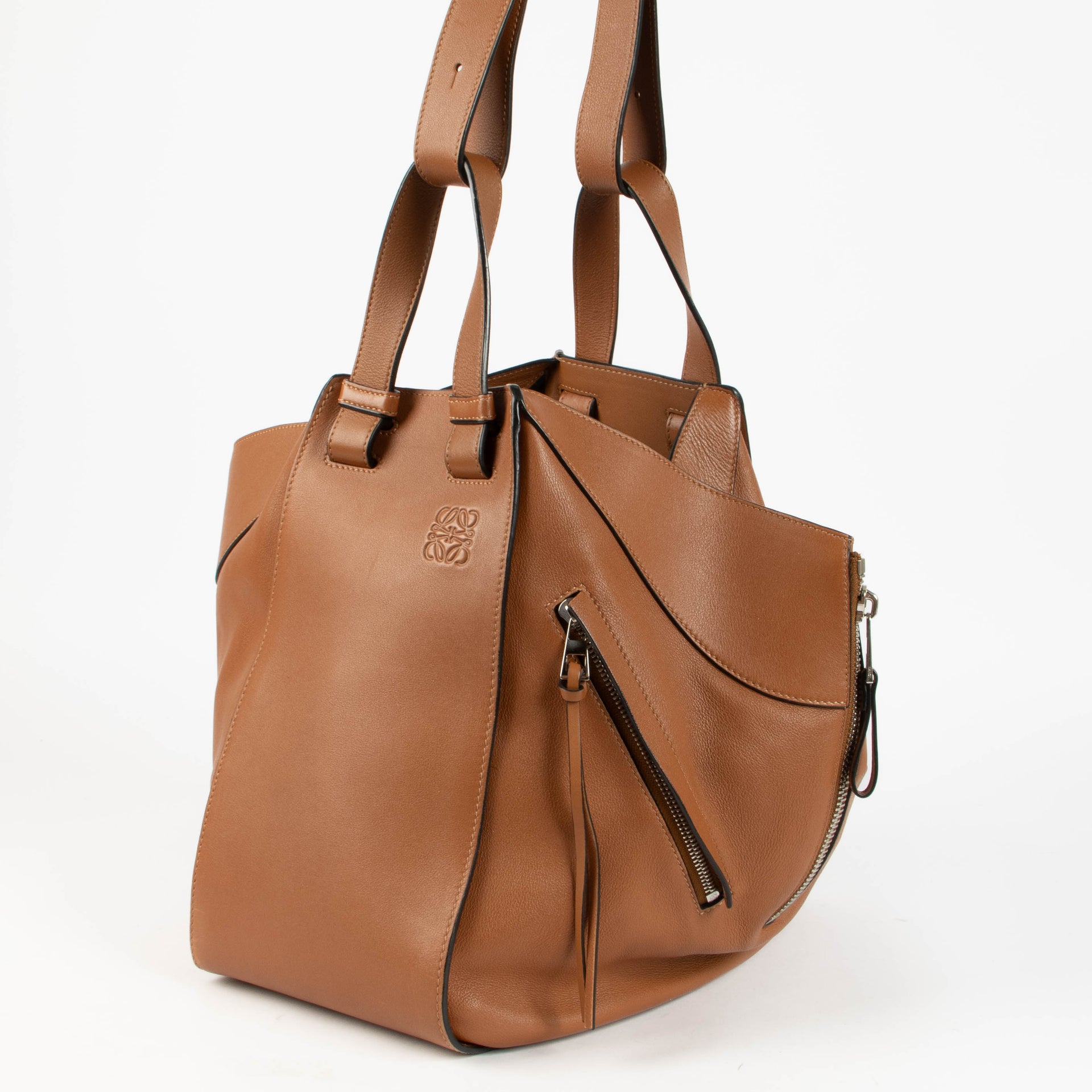 Shop the authentic Loewe Tan Medium Hammock Bag second hand on Labellov.com