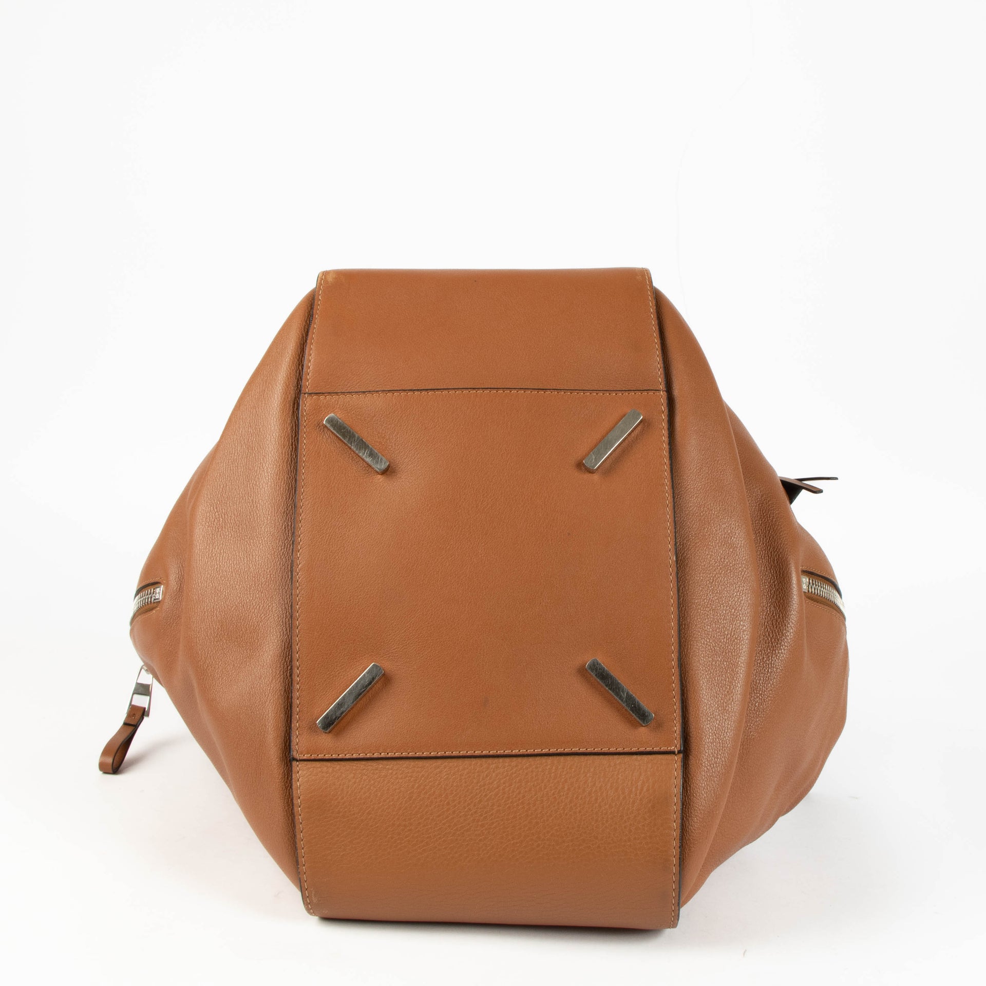 Shop the authentic Loewe Tan Medium Hammock Bag second hand on Labellov.com