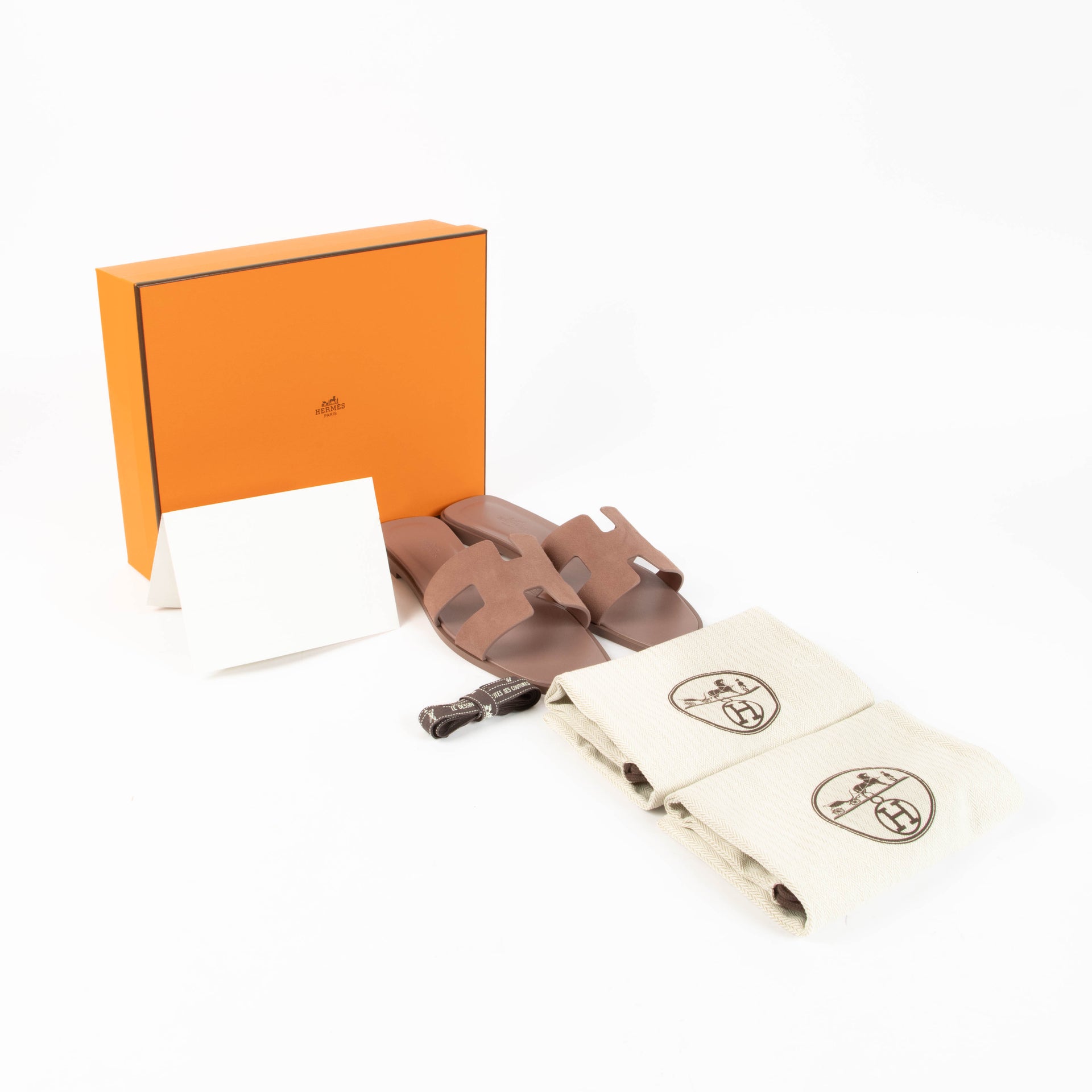 Shop this 100% authentic Hermès Rose Antique Oran Sandals at Labellov.com
