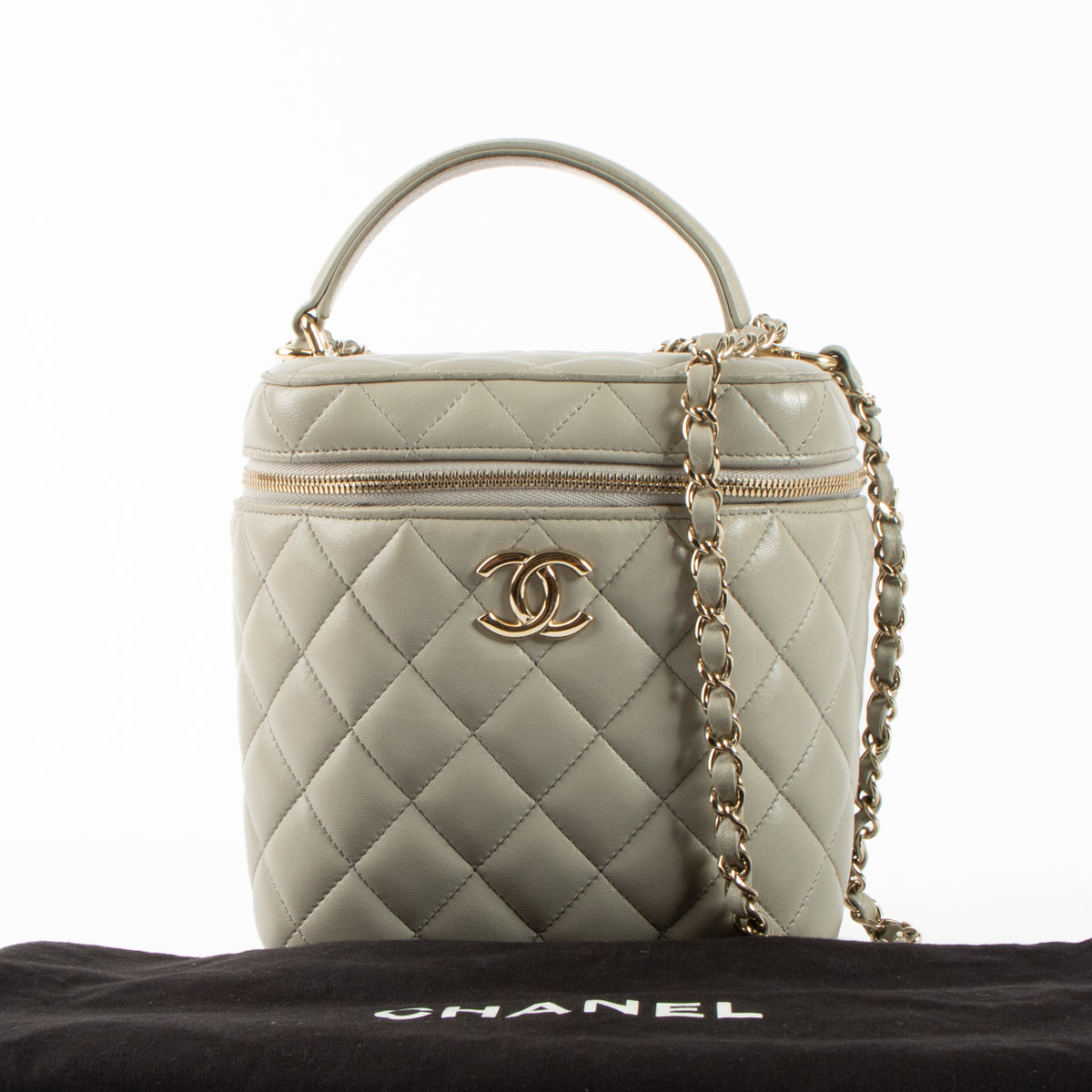 Shop the 100% authentic Chanel Grey Lambskin Trendy CC Vanity Case Bag second hand on Labellov.com!